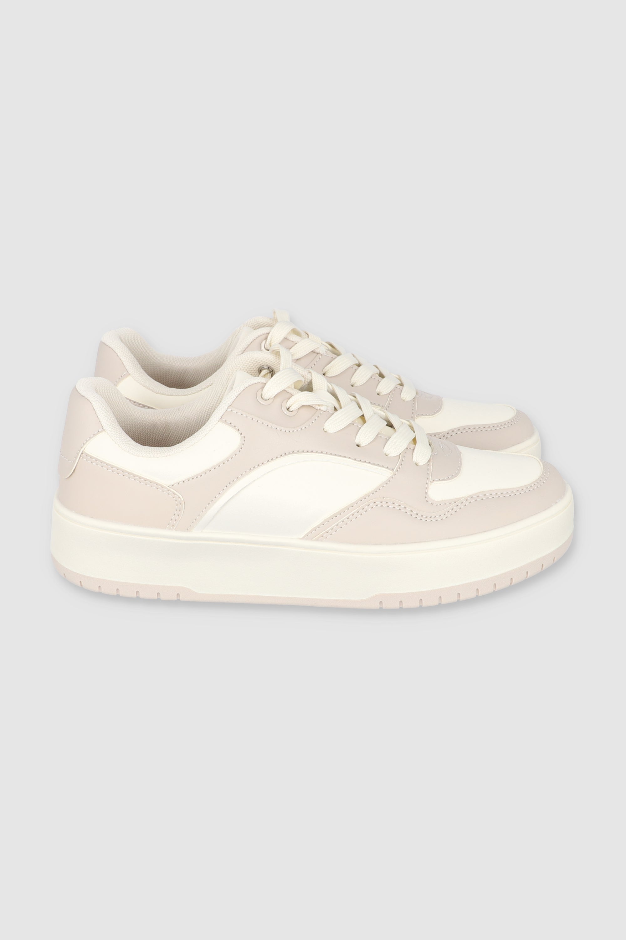 Tenis casual contrastes de color BEIGE