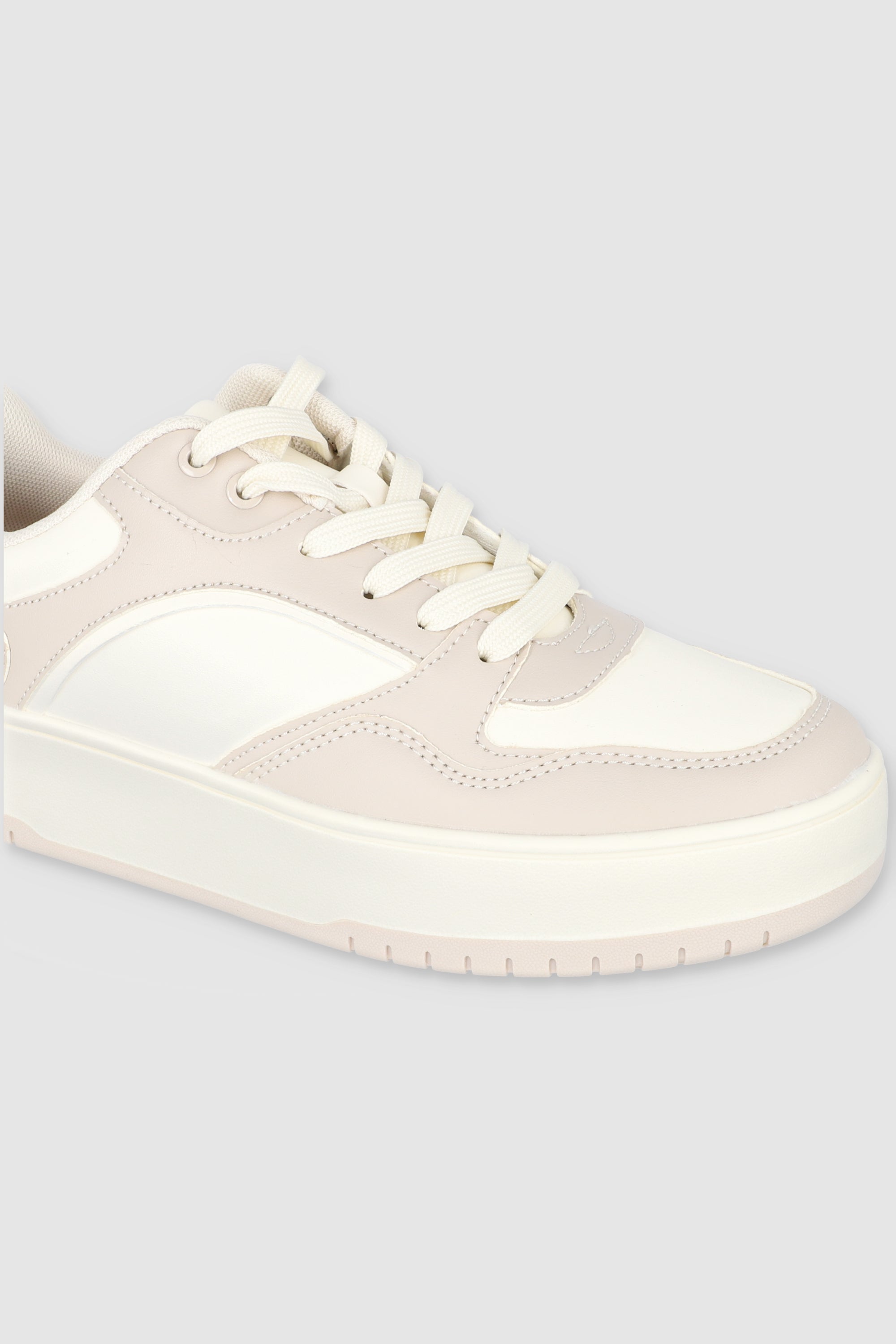 Tenis casual contrastes de color BEIGE