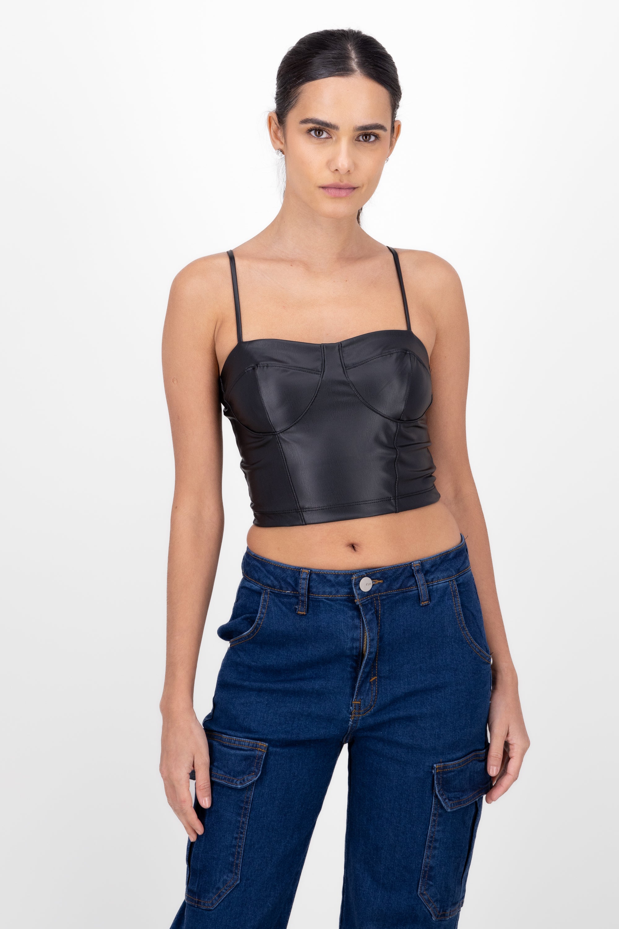 Top cropped efecto piel liso NEGRO