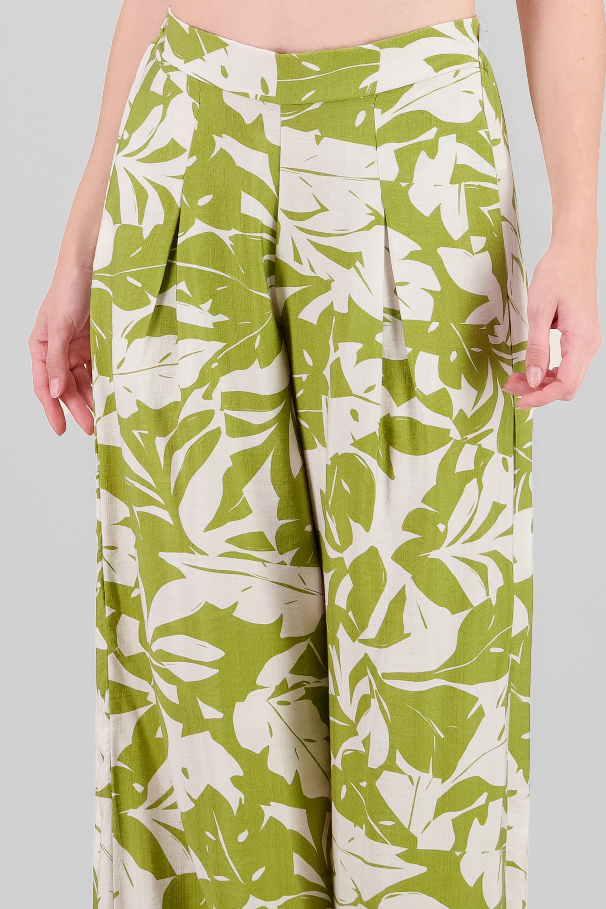 Pantalon amplio estampado tropical OLIVO COMBO