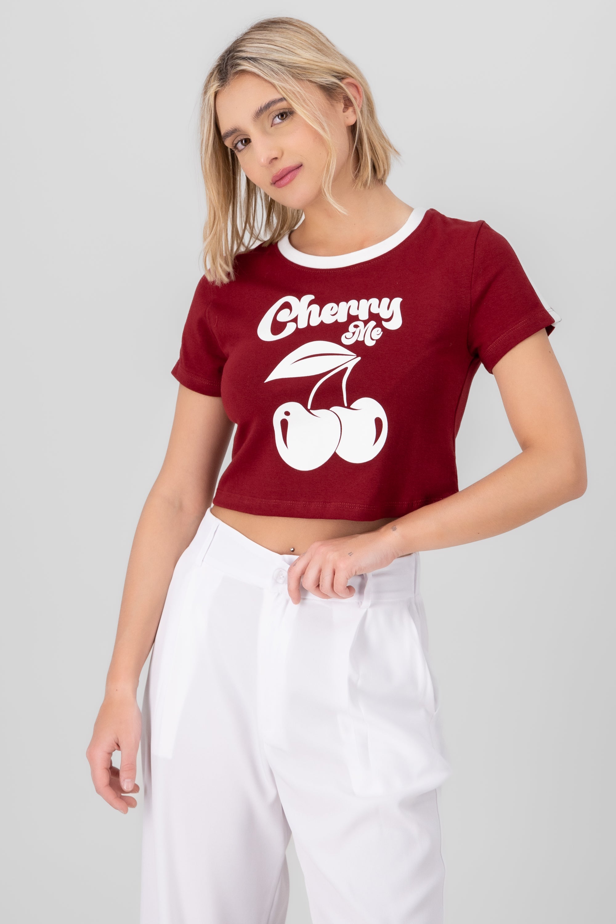 Playera crop contraste VINO