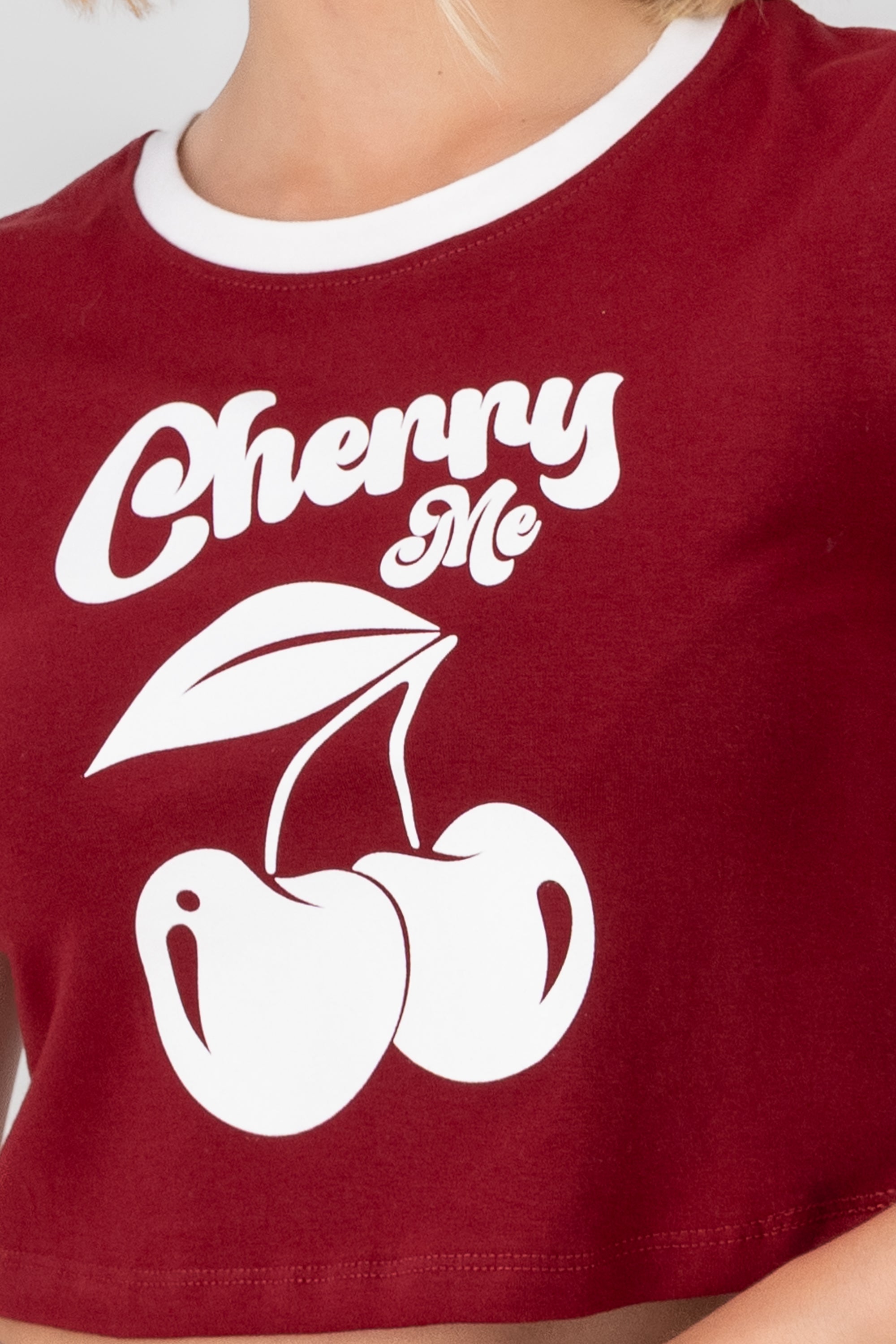 Playera crop contraste VINO