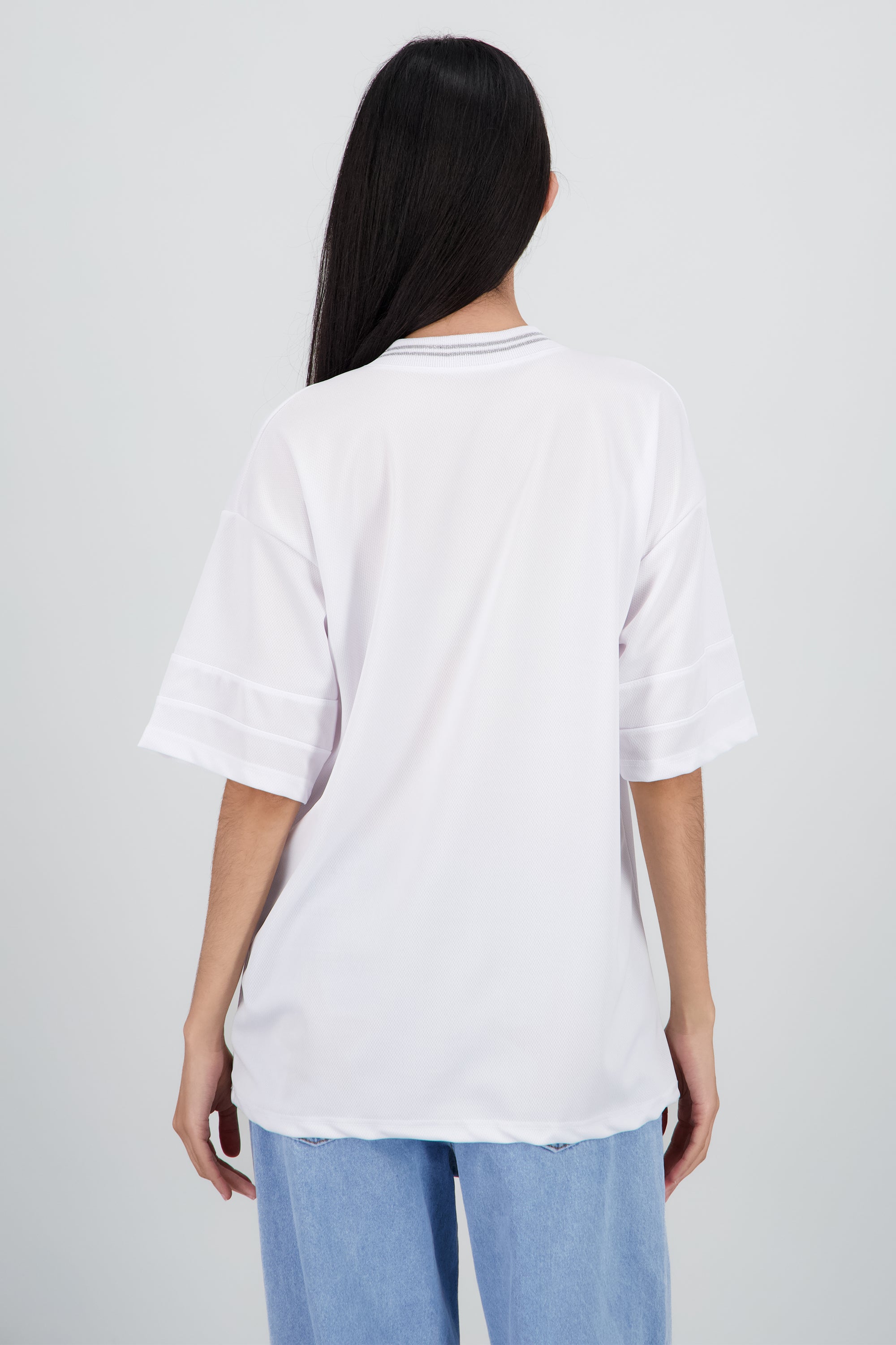 Playera oversize estampado numero PLATA