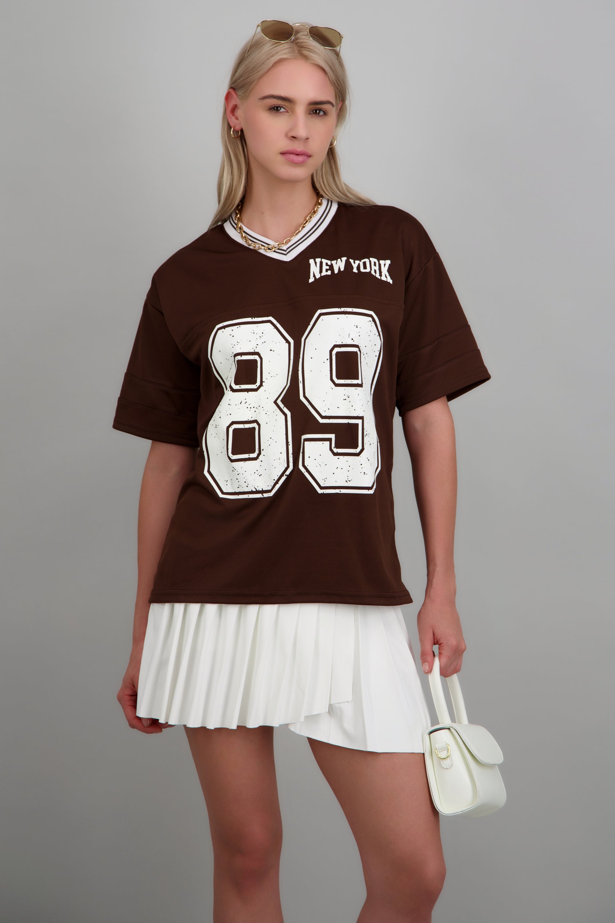 Playera oversized estampado numero CHOCOLATE