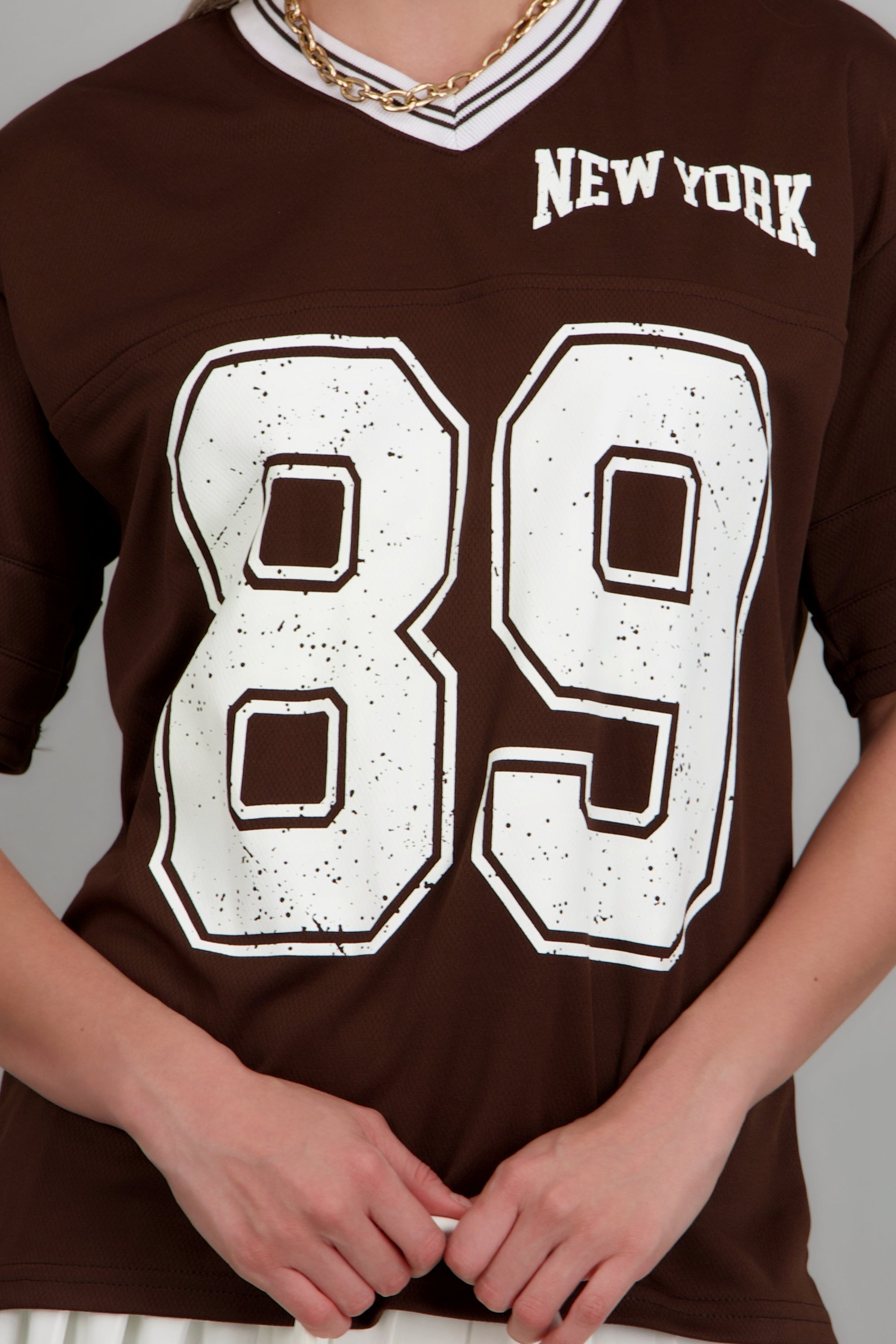Playera oversized estampado numero CHOCOLATE