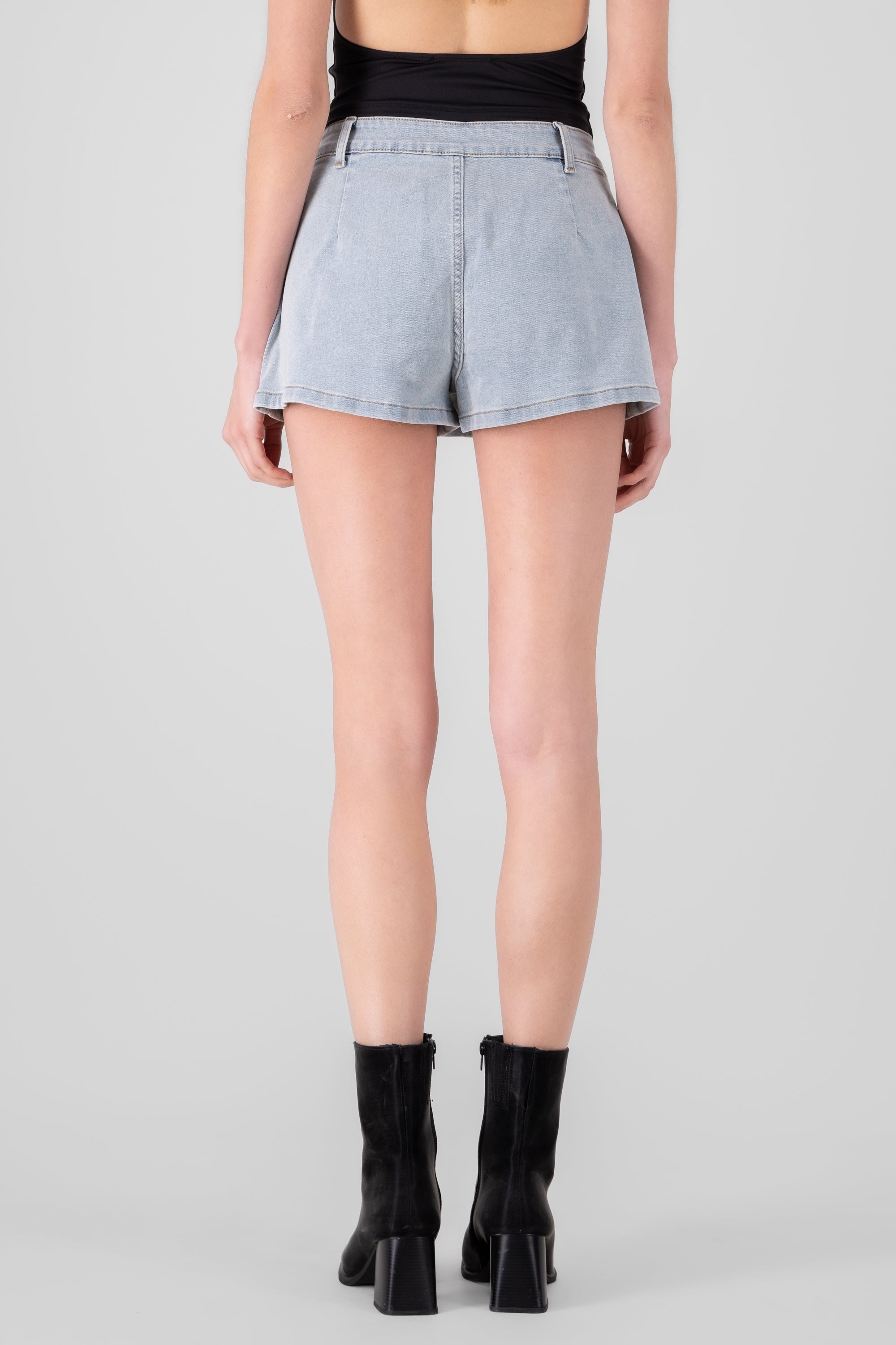 Minifalda tableada denim con short LIGHT WASH