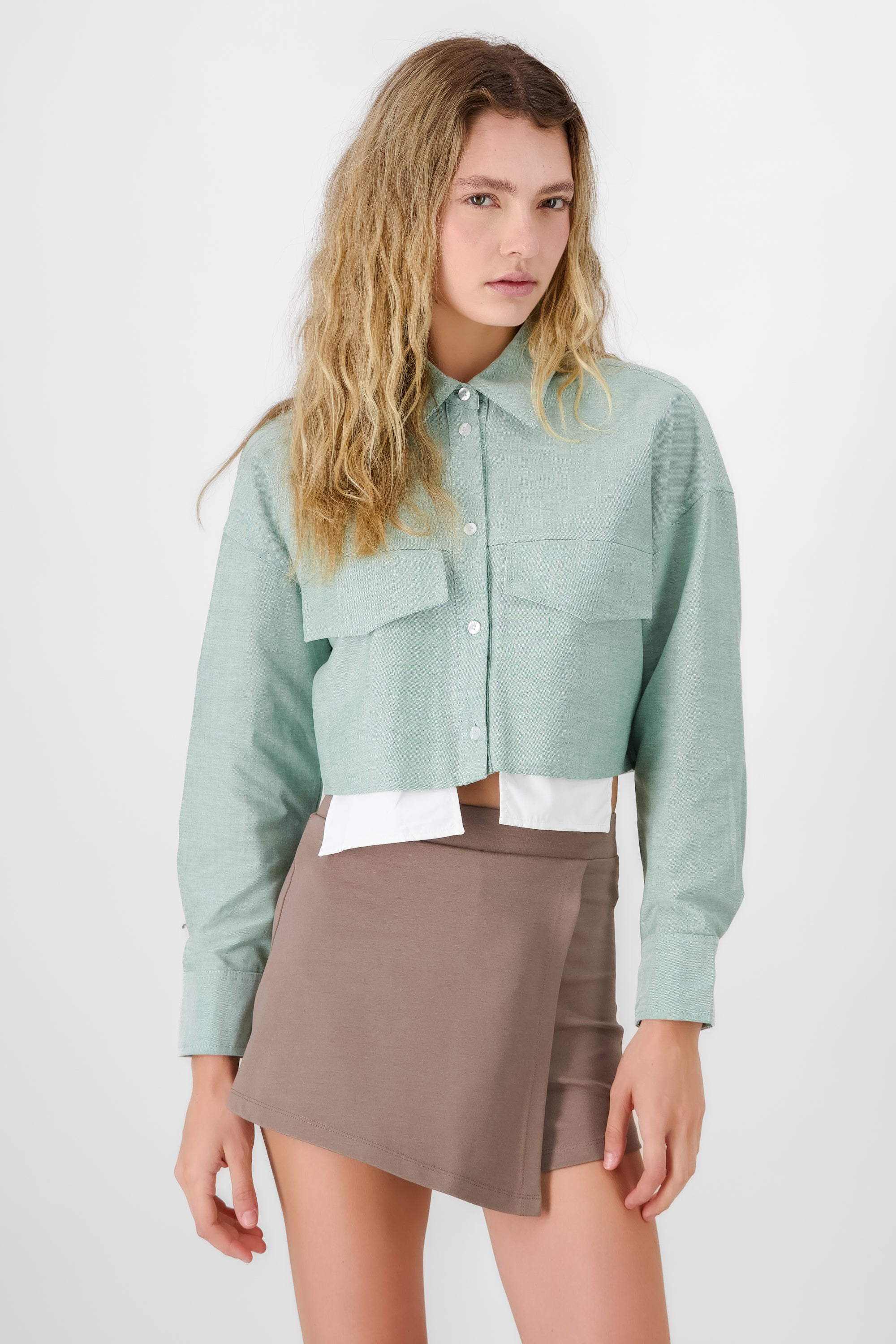 Camisa crop detalle bolsas VERDE