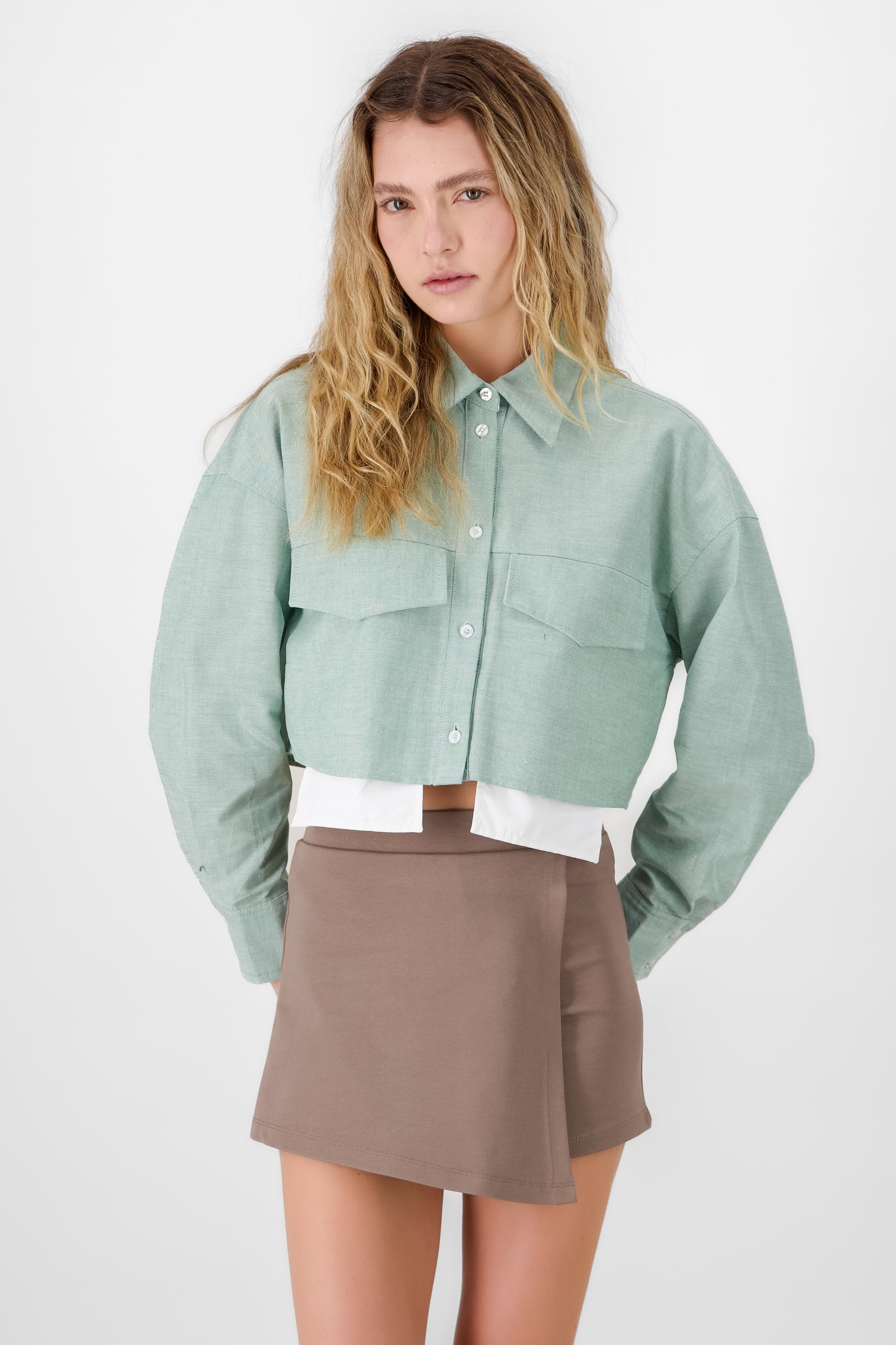 Camisa crop detalle bolsas VERDE