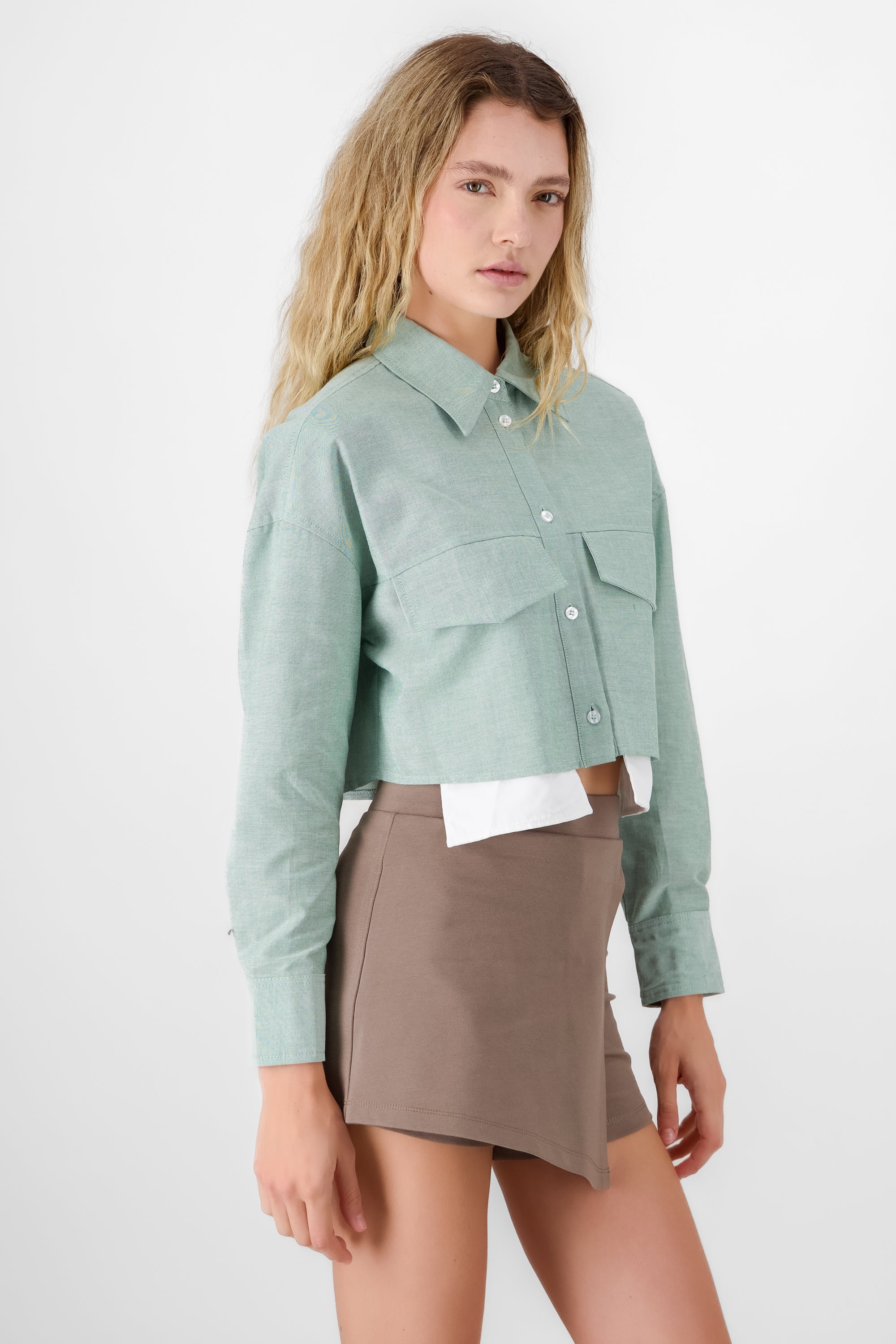 Camisa crop detalle bolsas VERDE