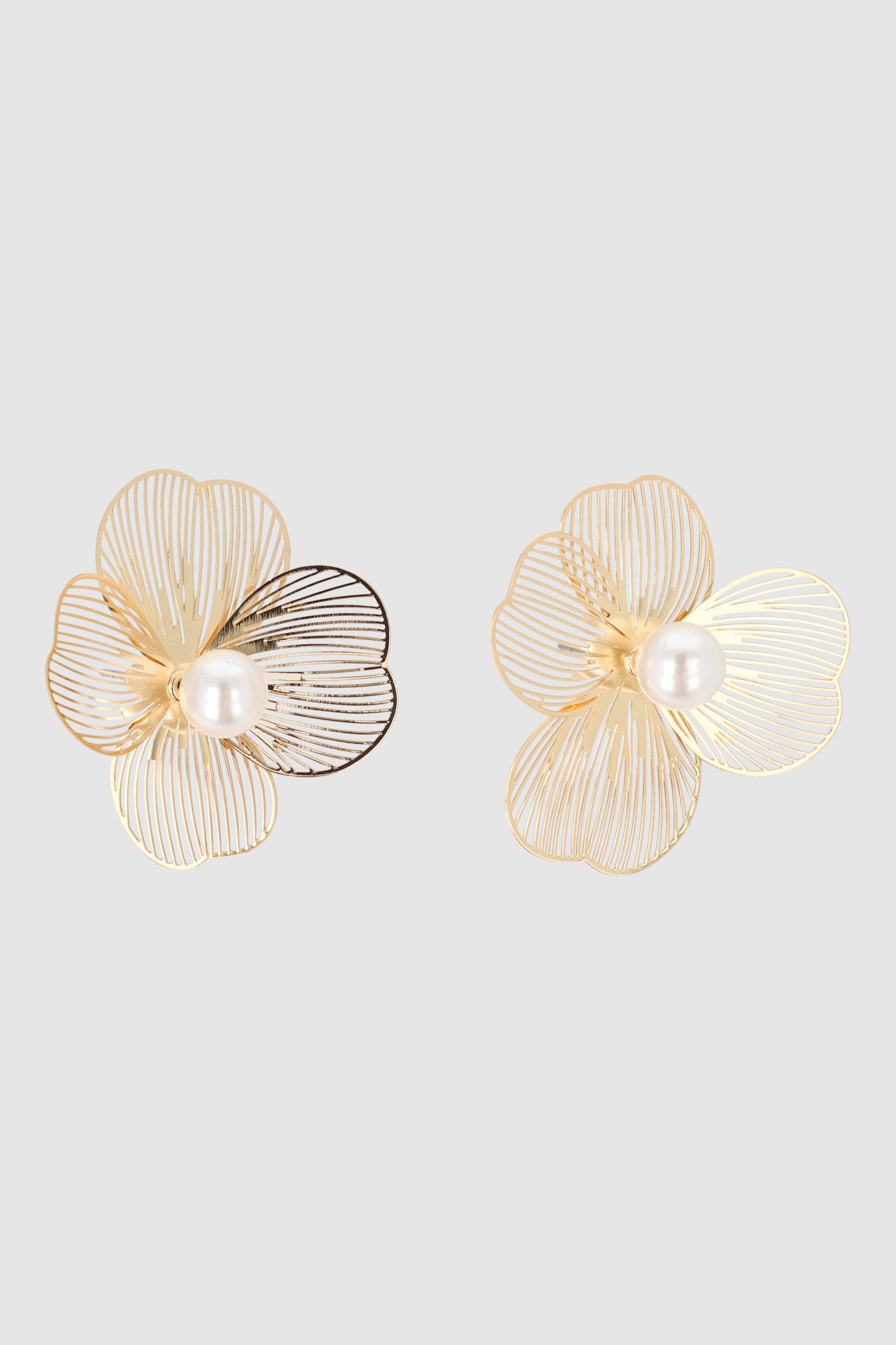 Aretes flor calada metal ORO