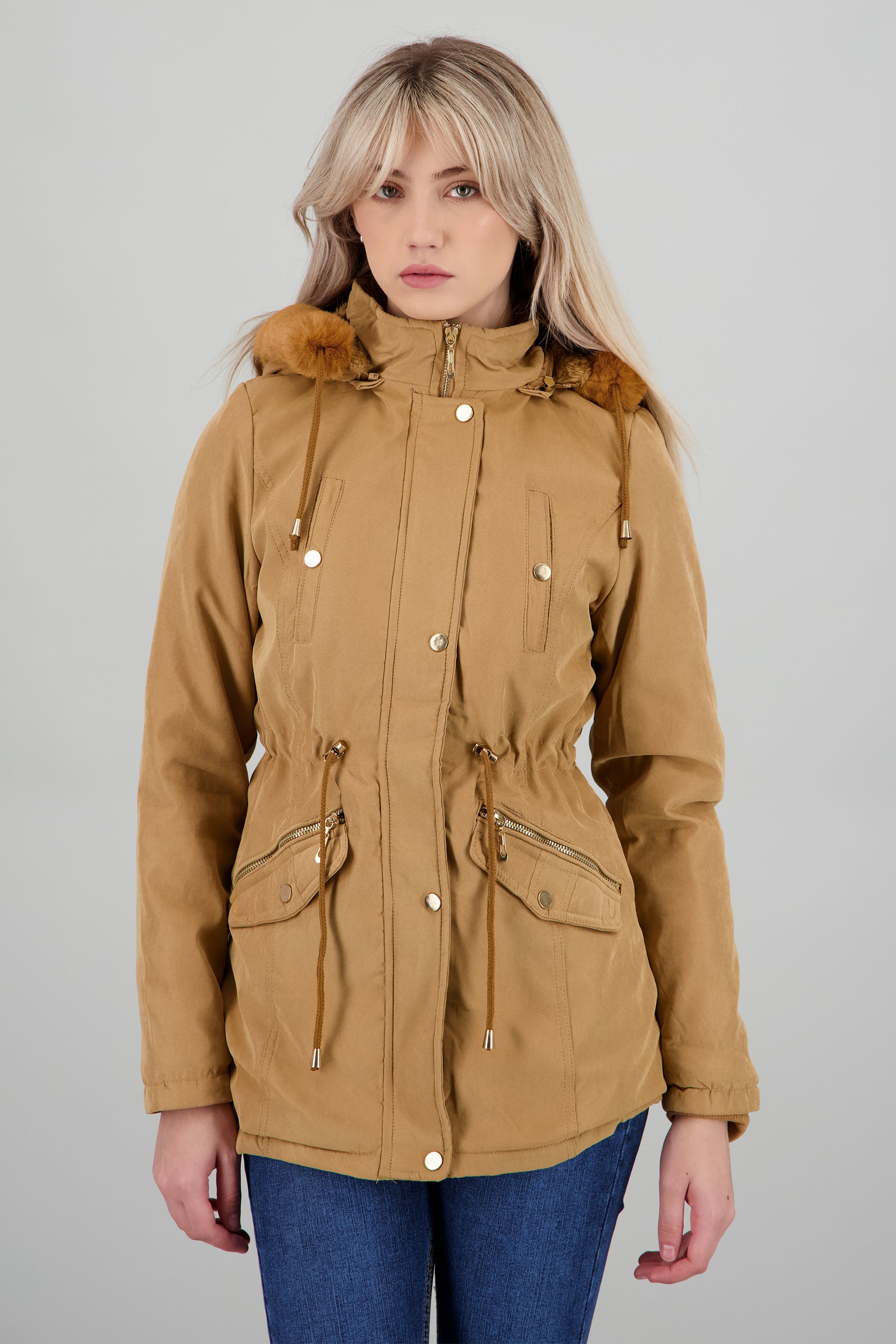 Gabardina bolsas cierre gorro KHAKI