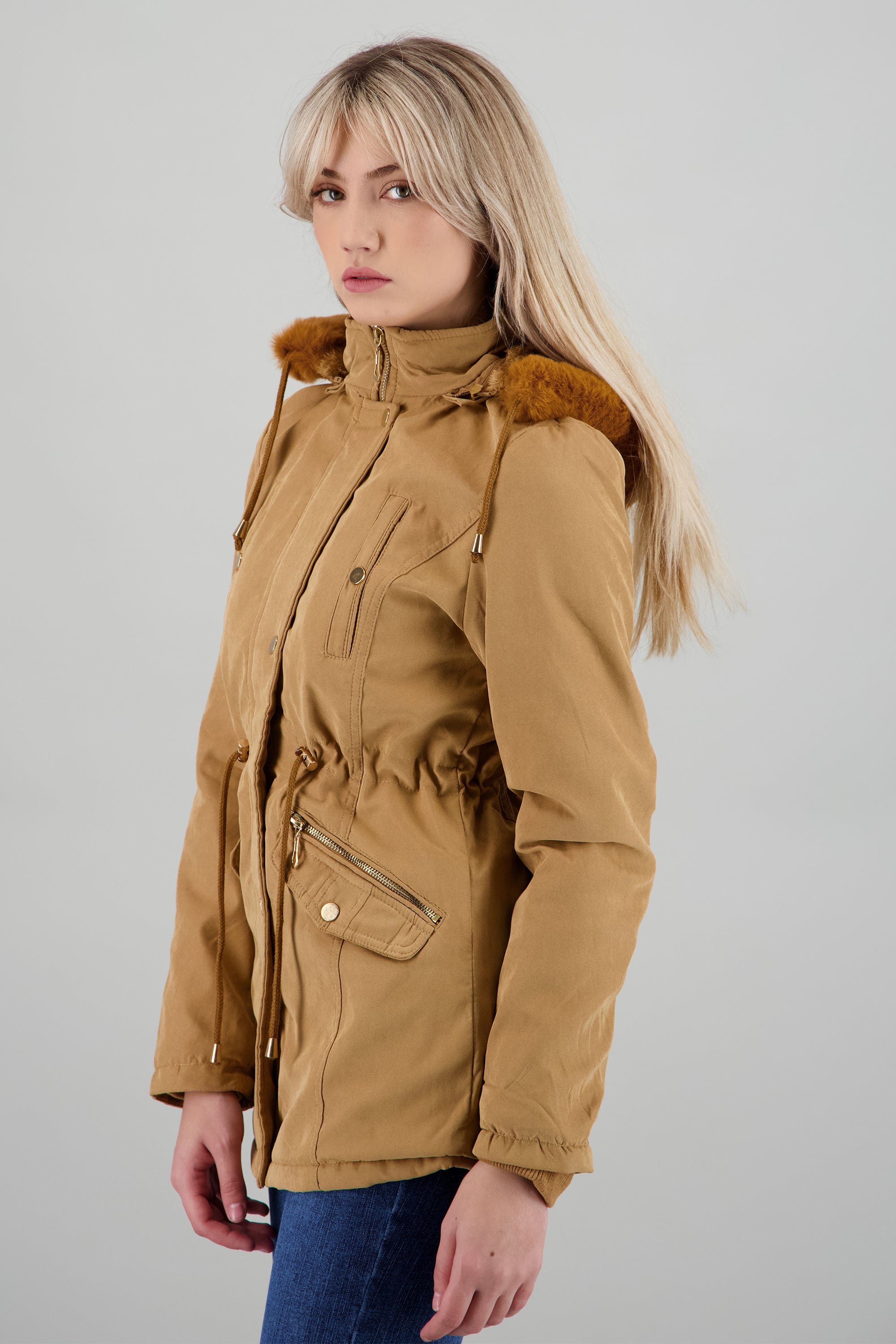 Gabardina bolsas cierre gorro KHAKI