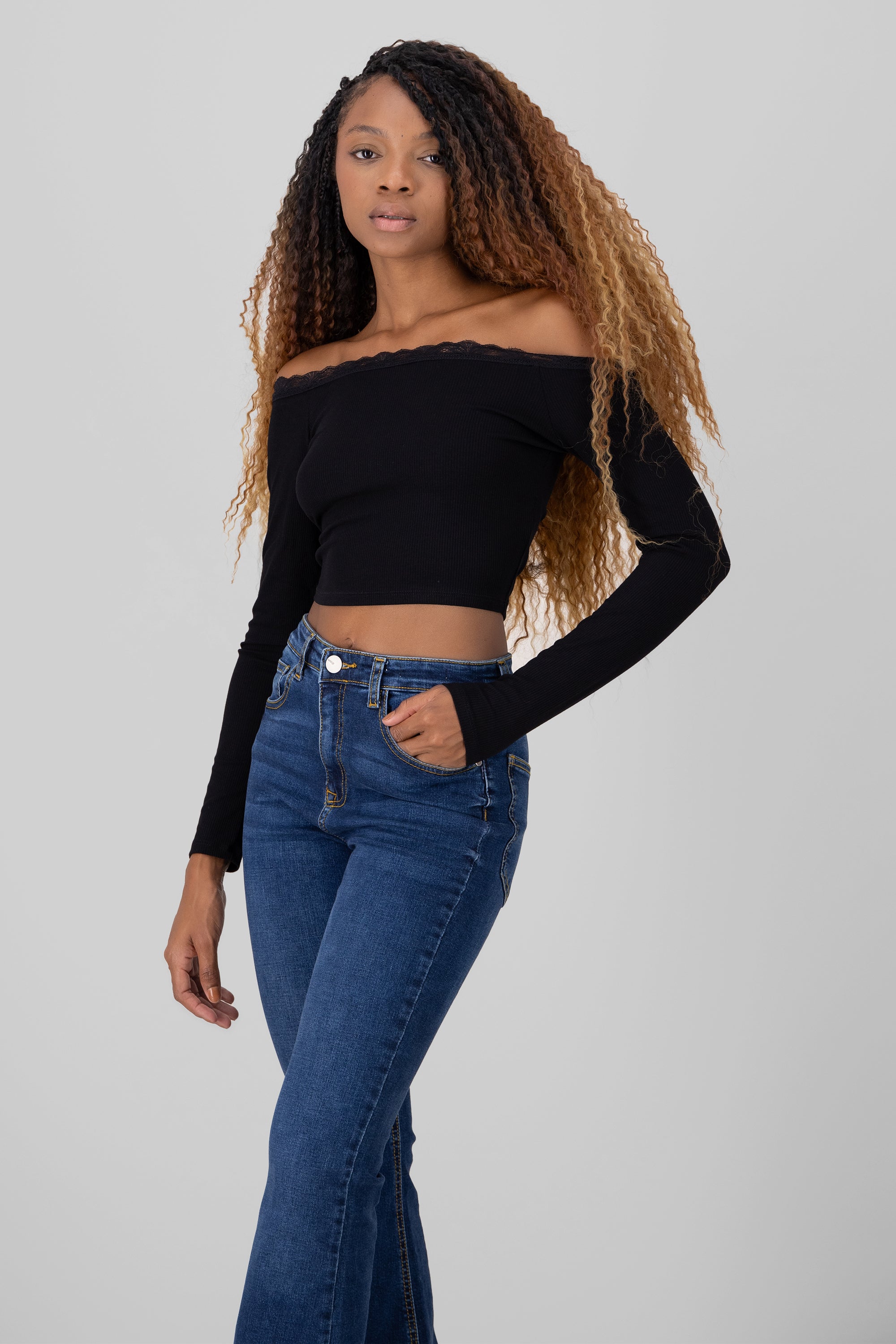 Top off shoulder detalle encaje NEGRO