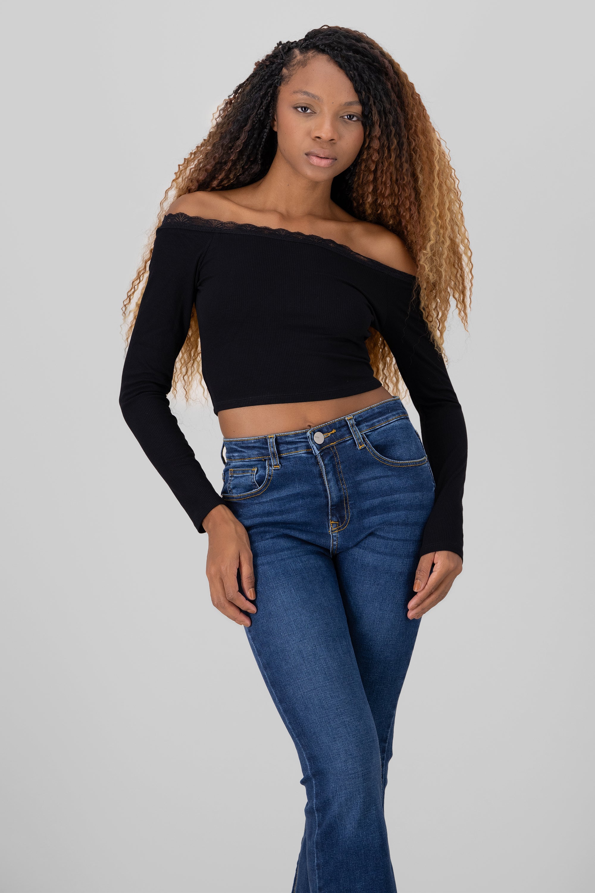 Top off shoulder detalle encaje NEGRO