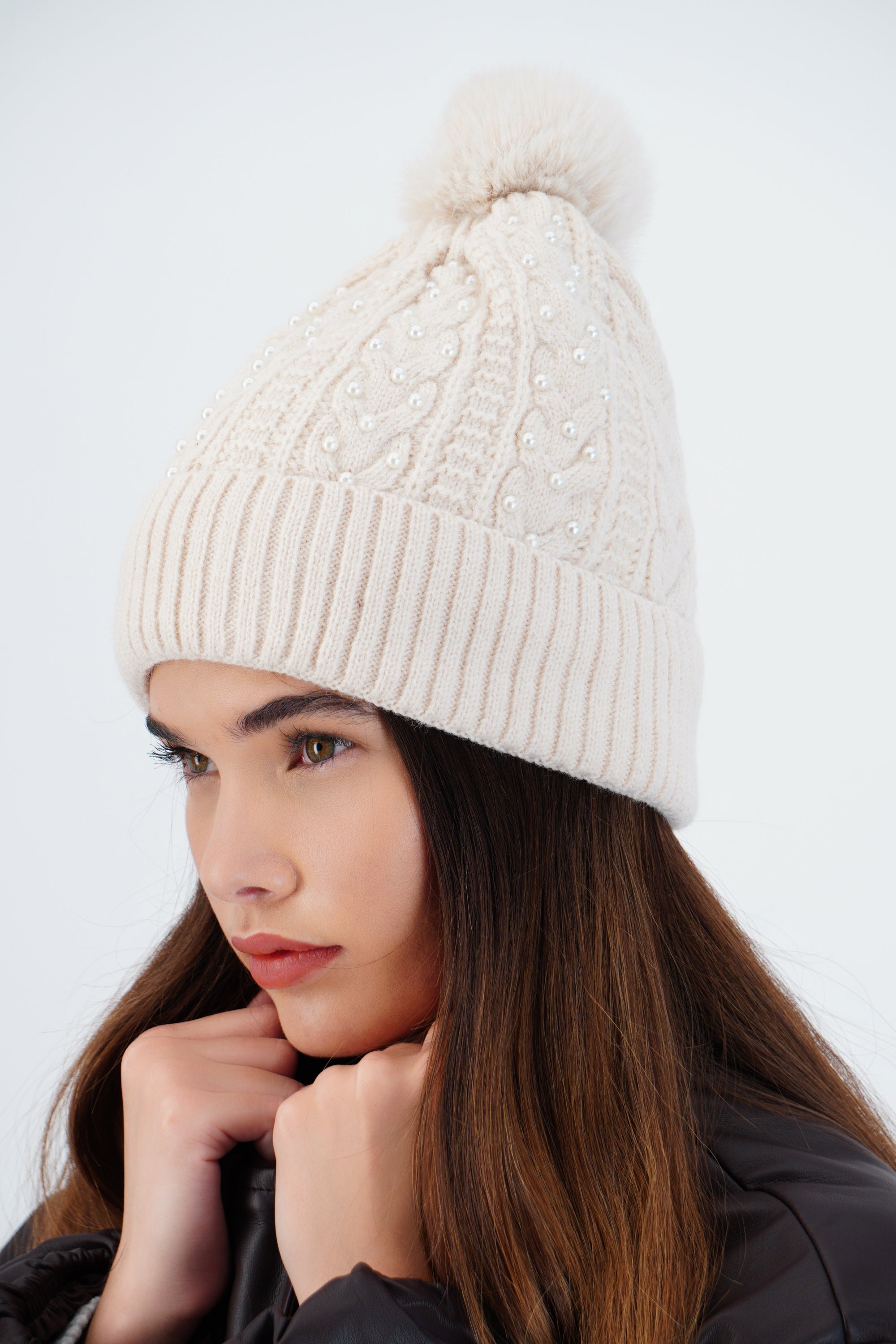 Beanie aplicaciones perlas