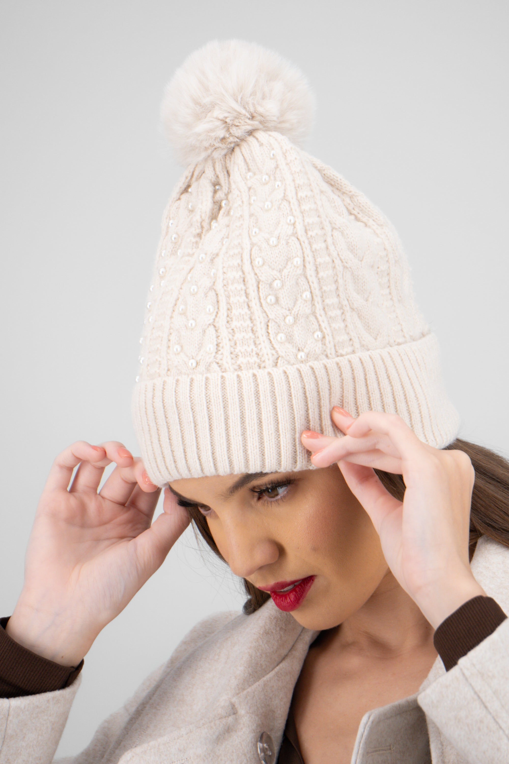 Beanie aplicaciones perlas HUESO