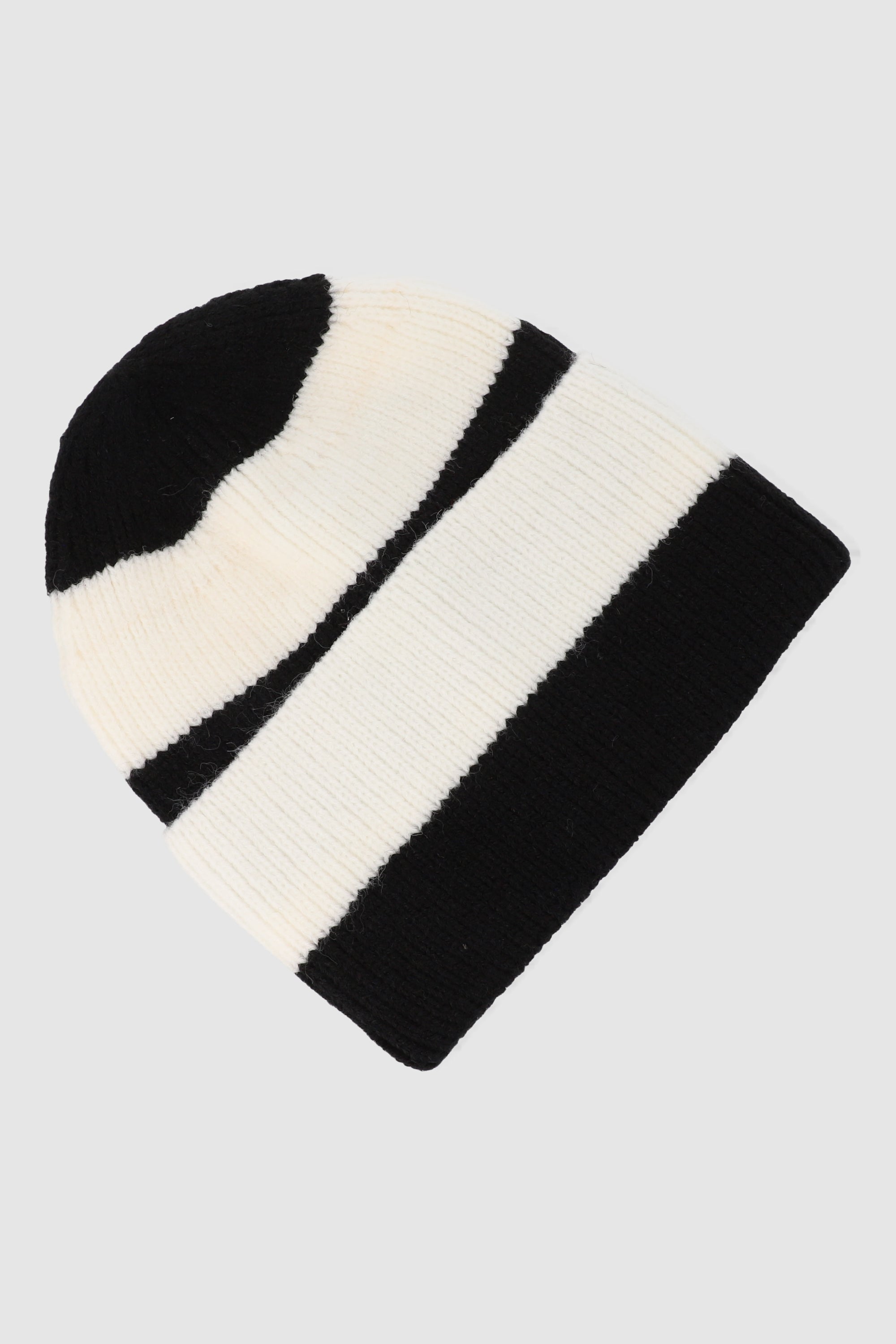 Beanie rayas color NEGRO