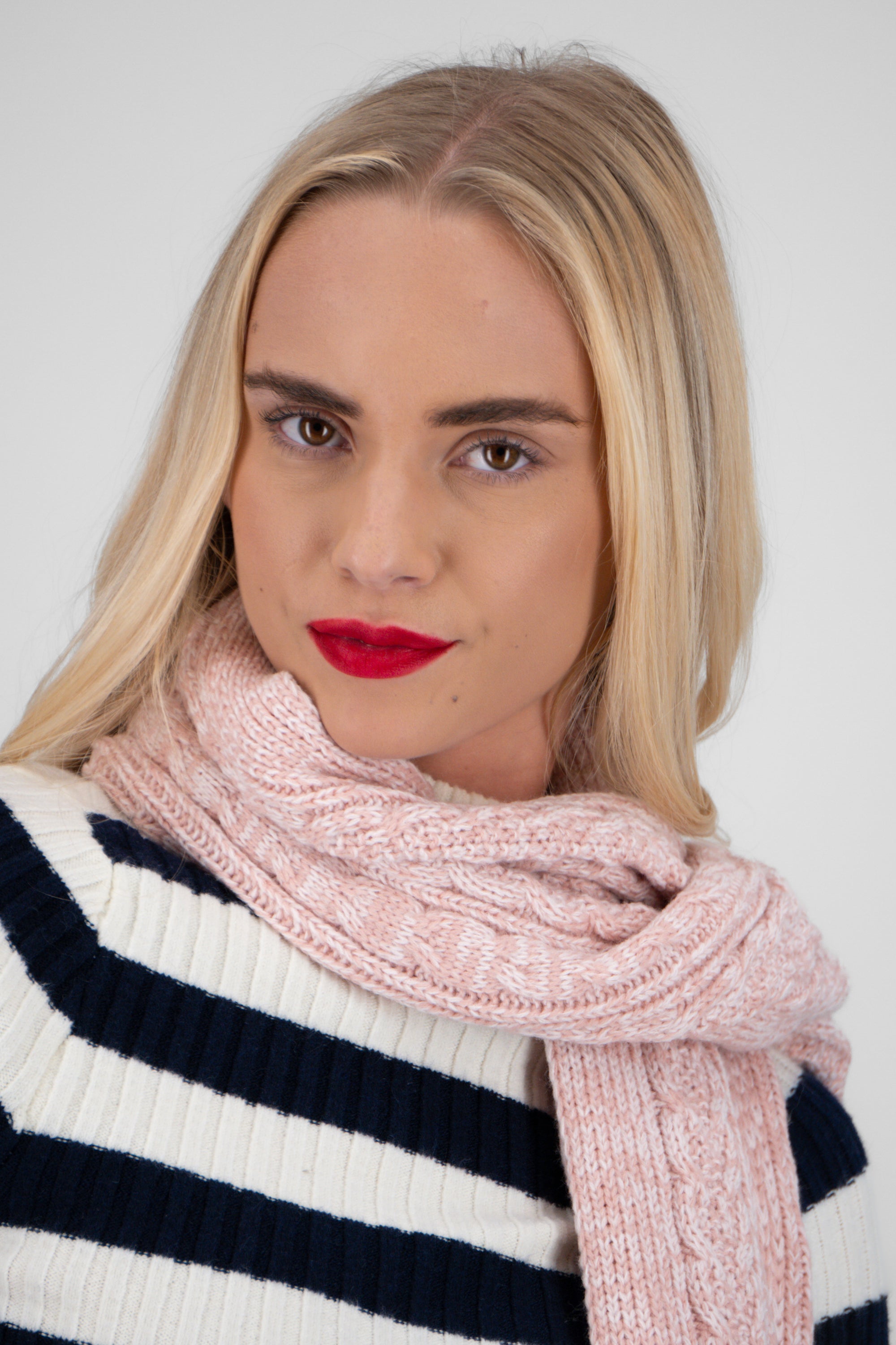 Bufanda tejida trenzas PALO DE ROSA