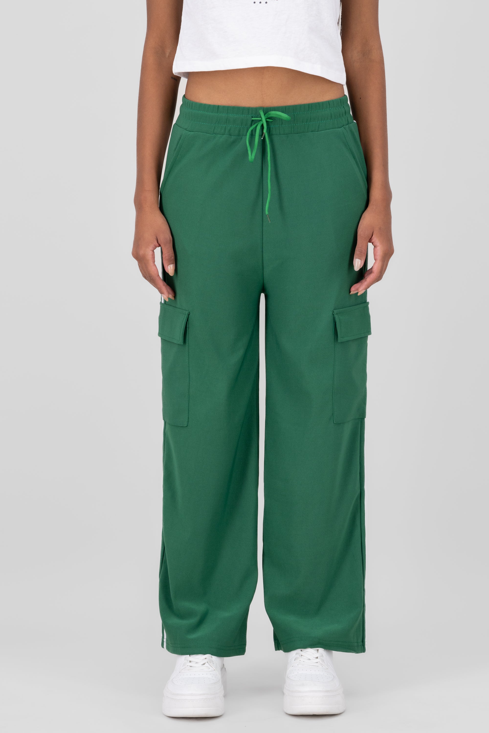 Pantalones estilo deportivo pierna amplia VERDE