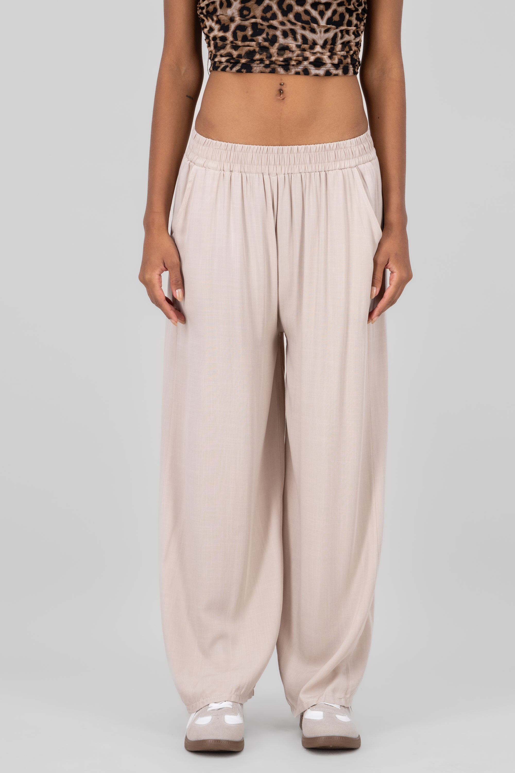 Pantalones amplios ligeros tipo lino BEIGE