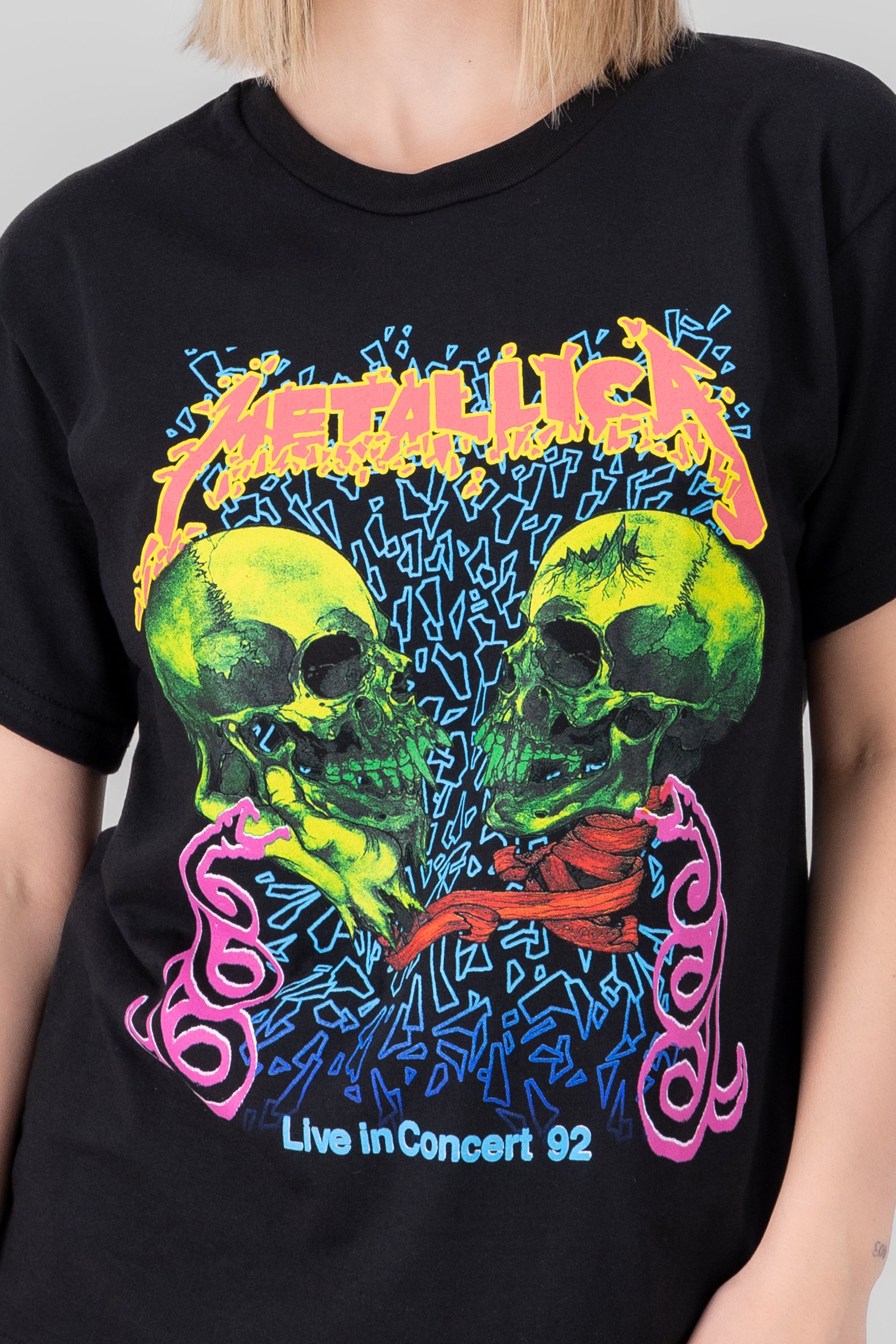 Playera metallica craneos NEGRO