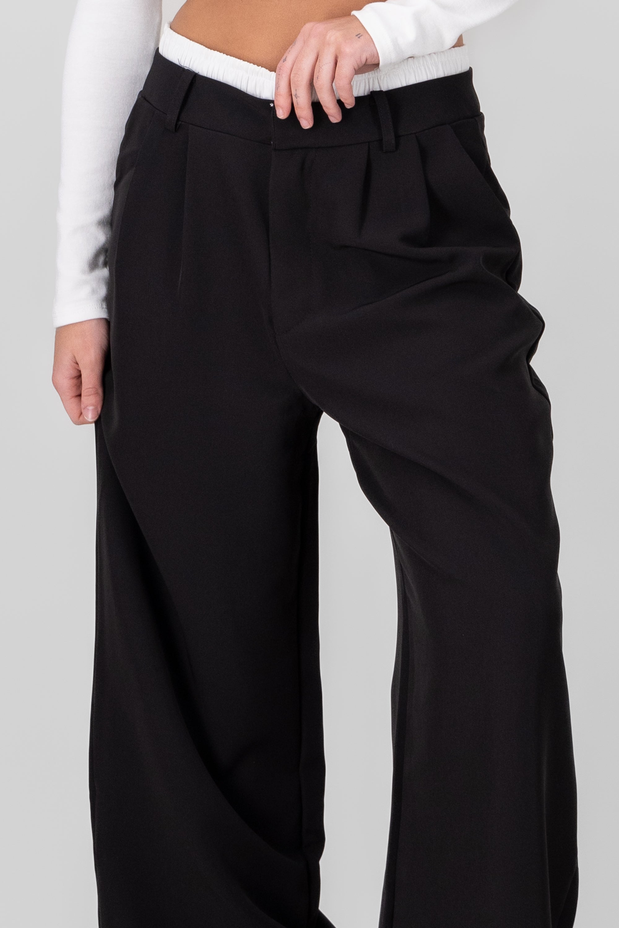 Pantalon pinzas contraste NEGRO