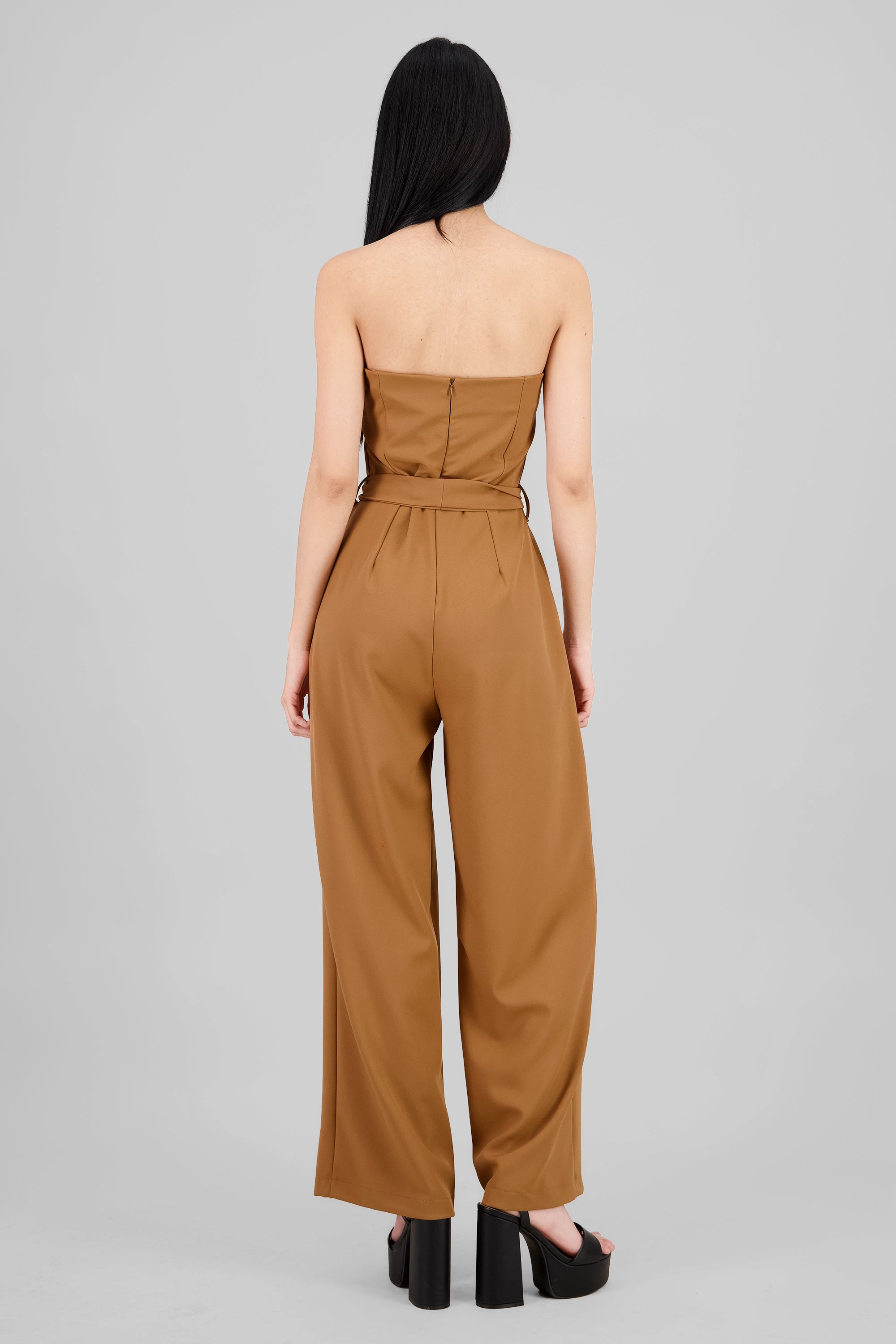 Jumpsuit strapless sastreado CAMELLO