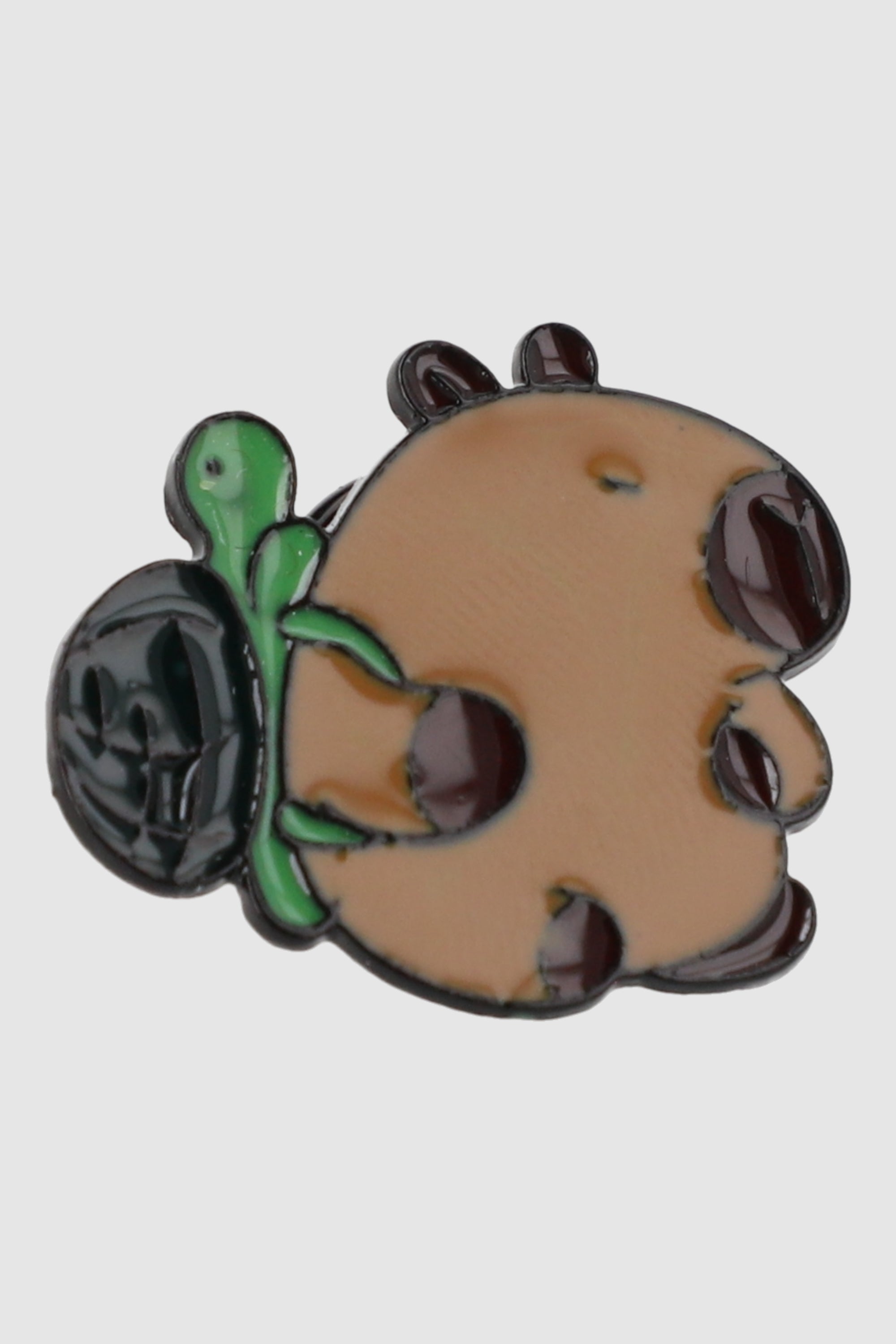 Pin capibara mochila CAFE