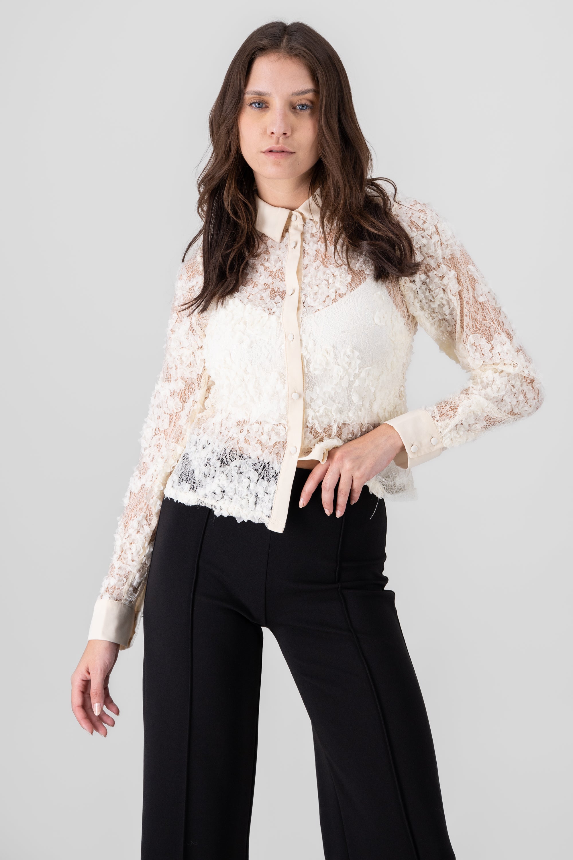 Blusa encaje lisa HUESO