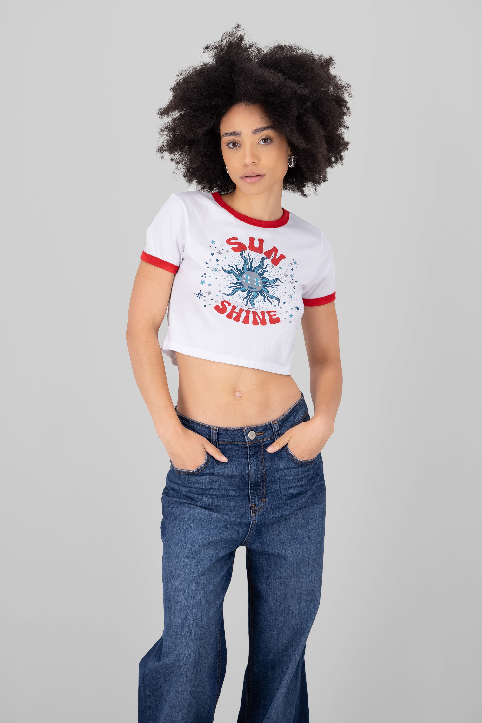 Playera crop sol estrellas BLANCO