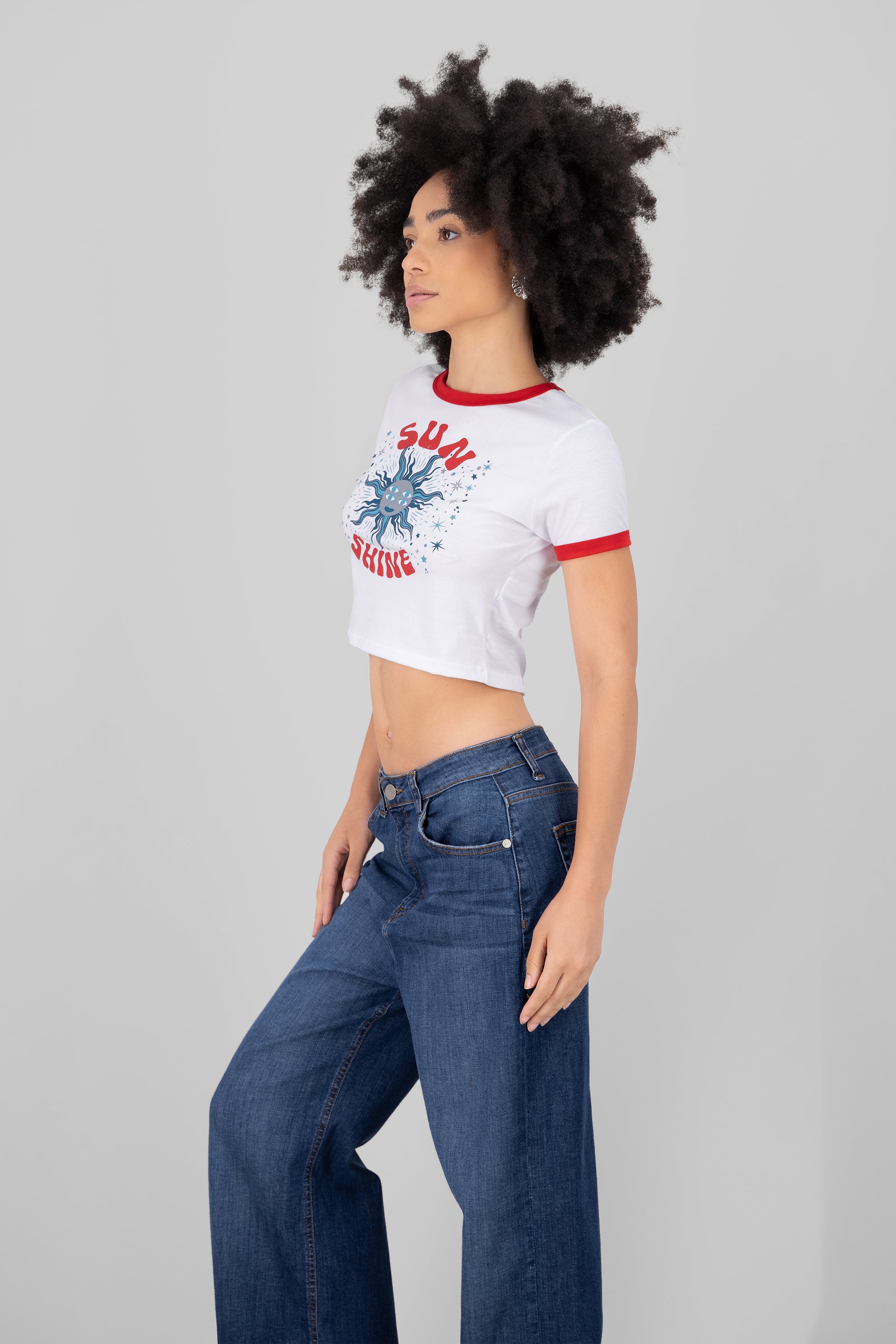 Playera crop sol estrellas BLANCO