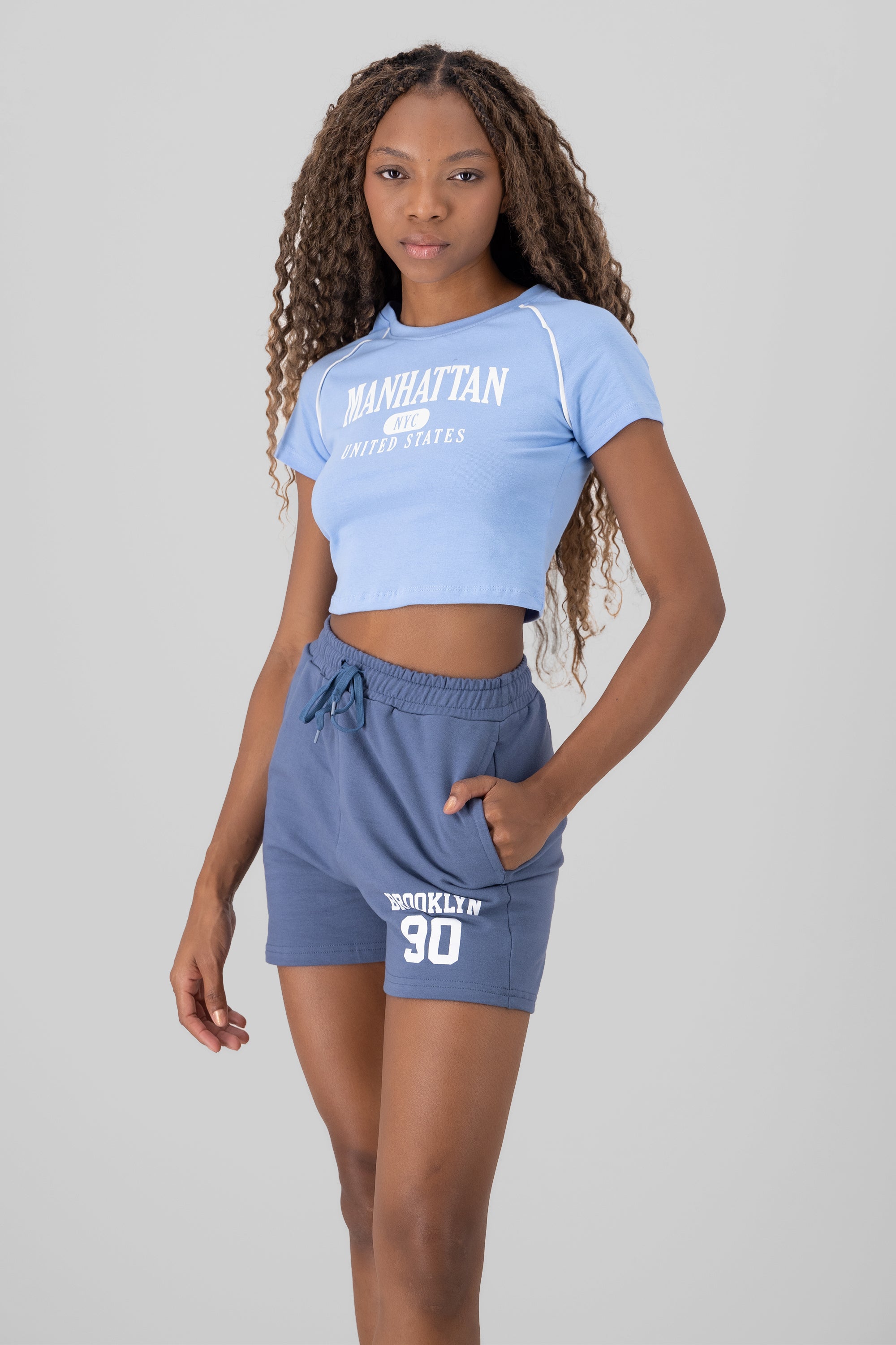 Playera crop contraste nyc AZUL CIELO