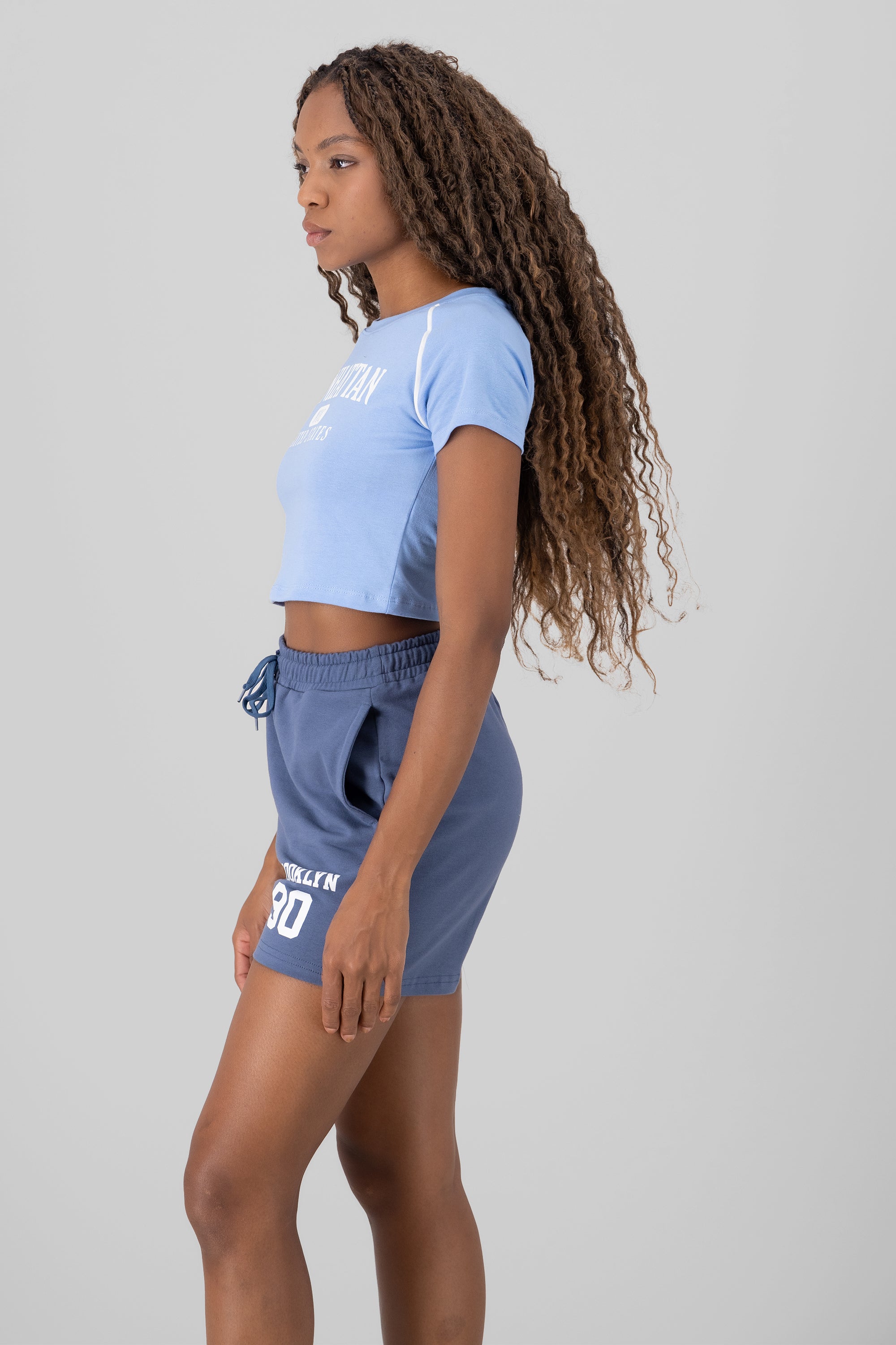 Playera crop contraste nyc AZUL CIELO