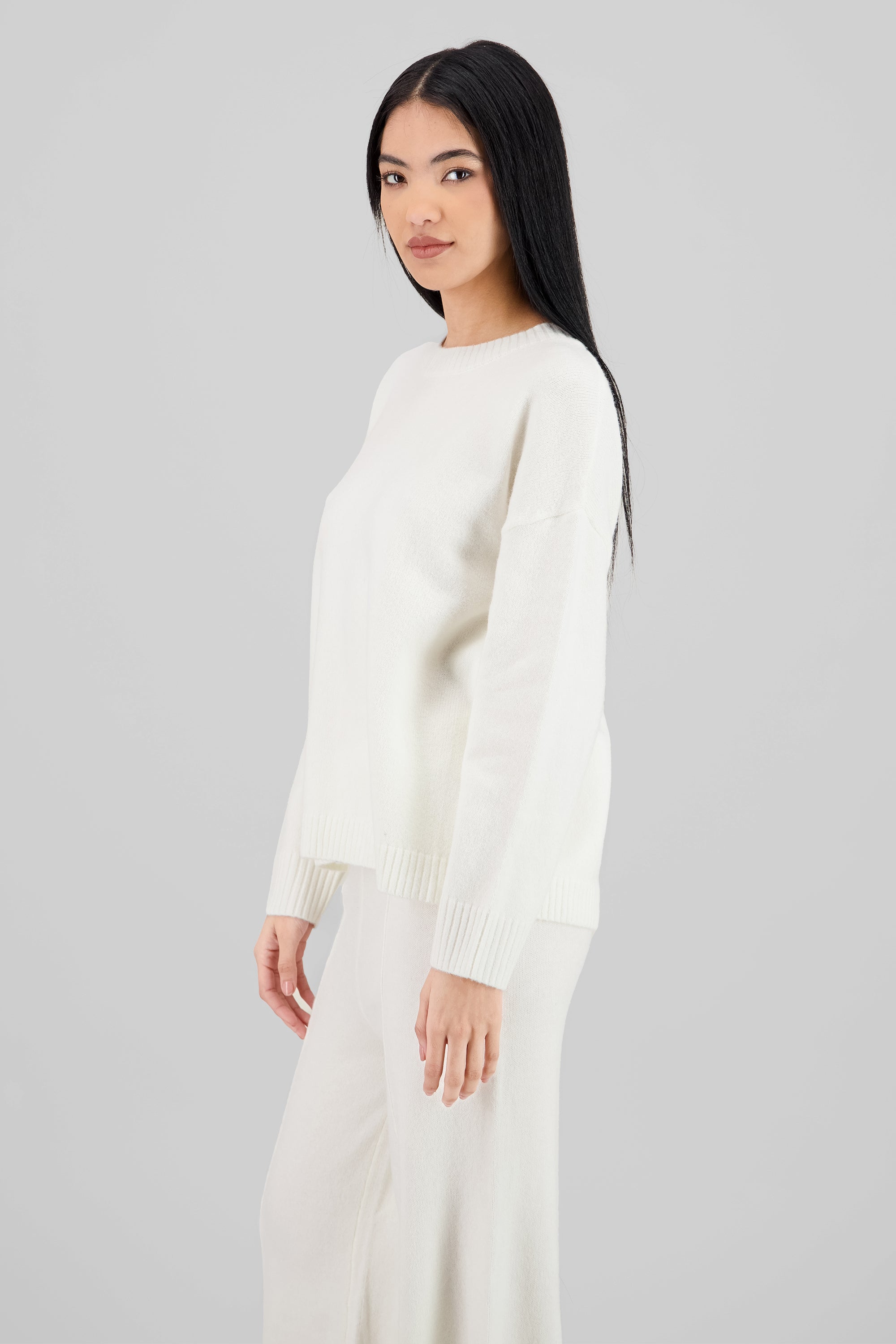 Sueter de cuello redondo liso CREMA