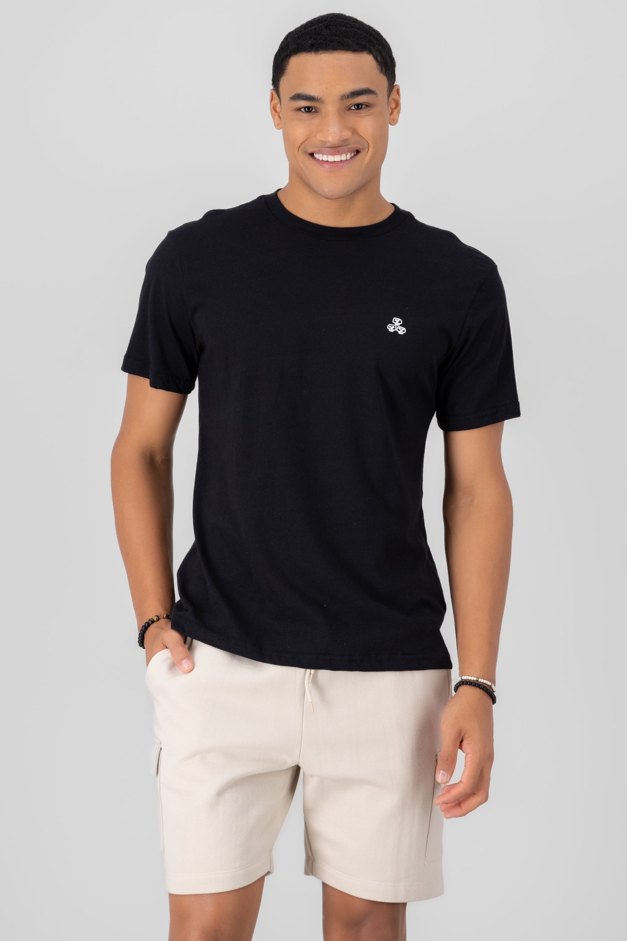 Playera bordado calavera NEGRO