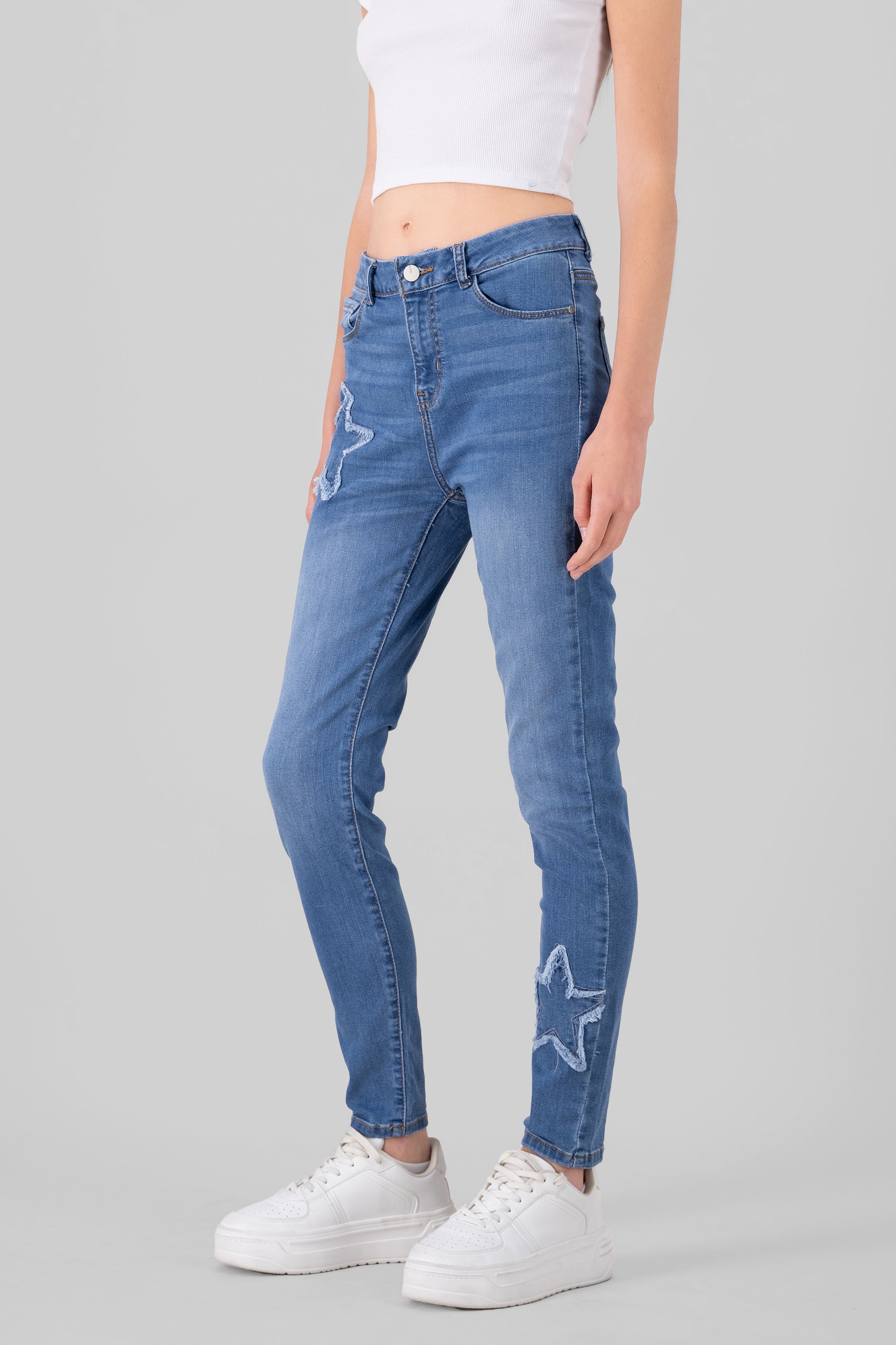 Jeans skinny con estrellas MEDIUM WASH