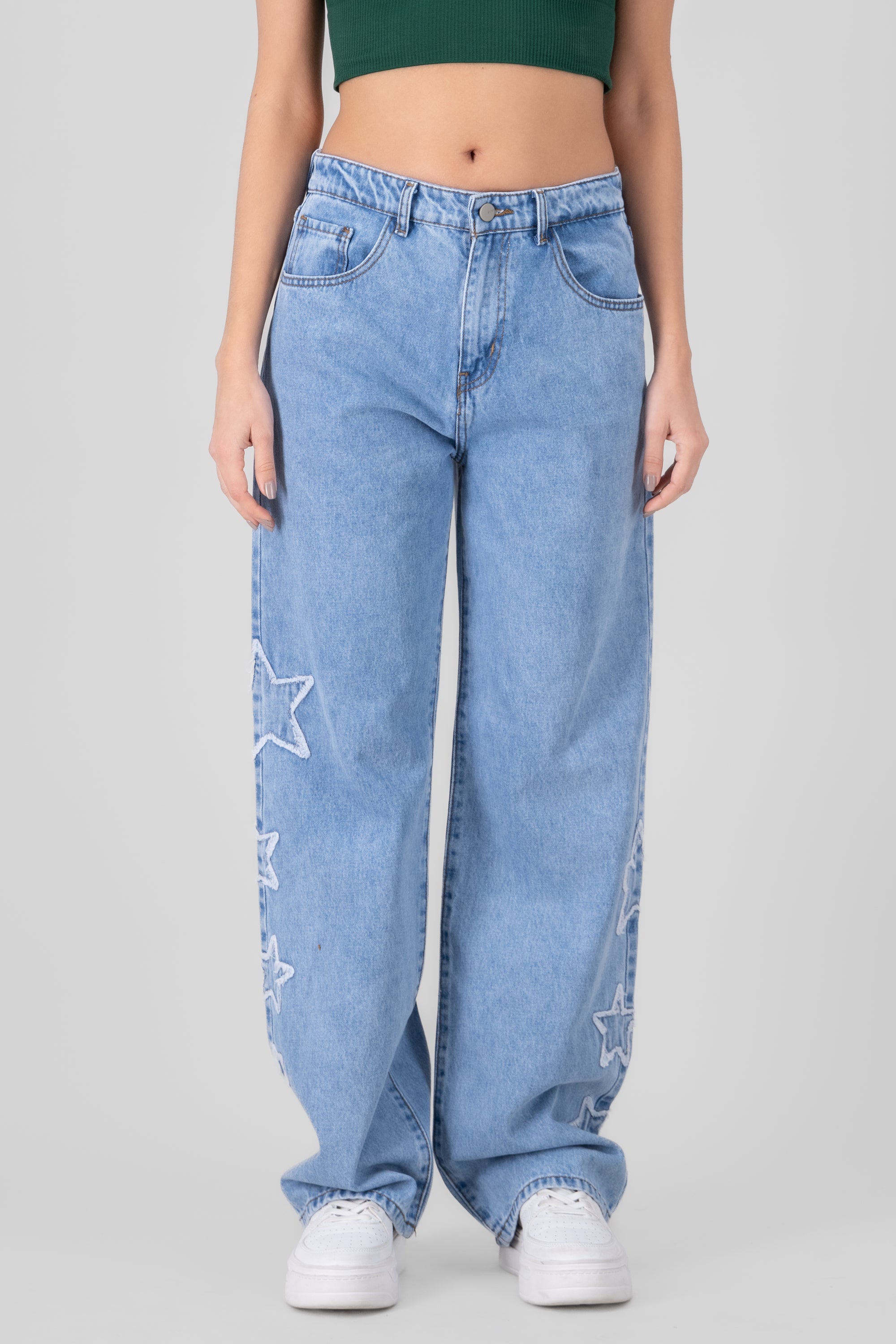 Jeans straight con estrellas asimétrico LIGHT WASH