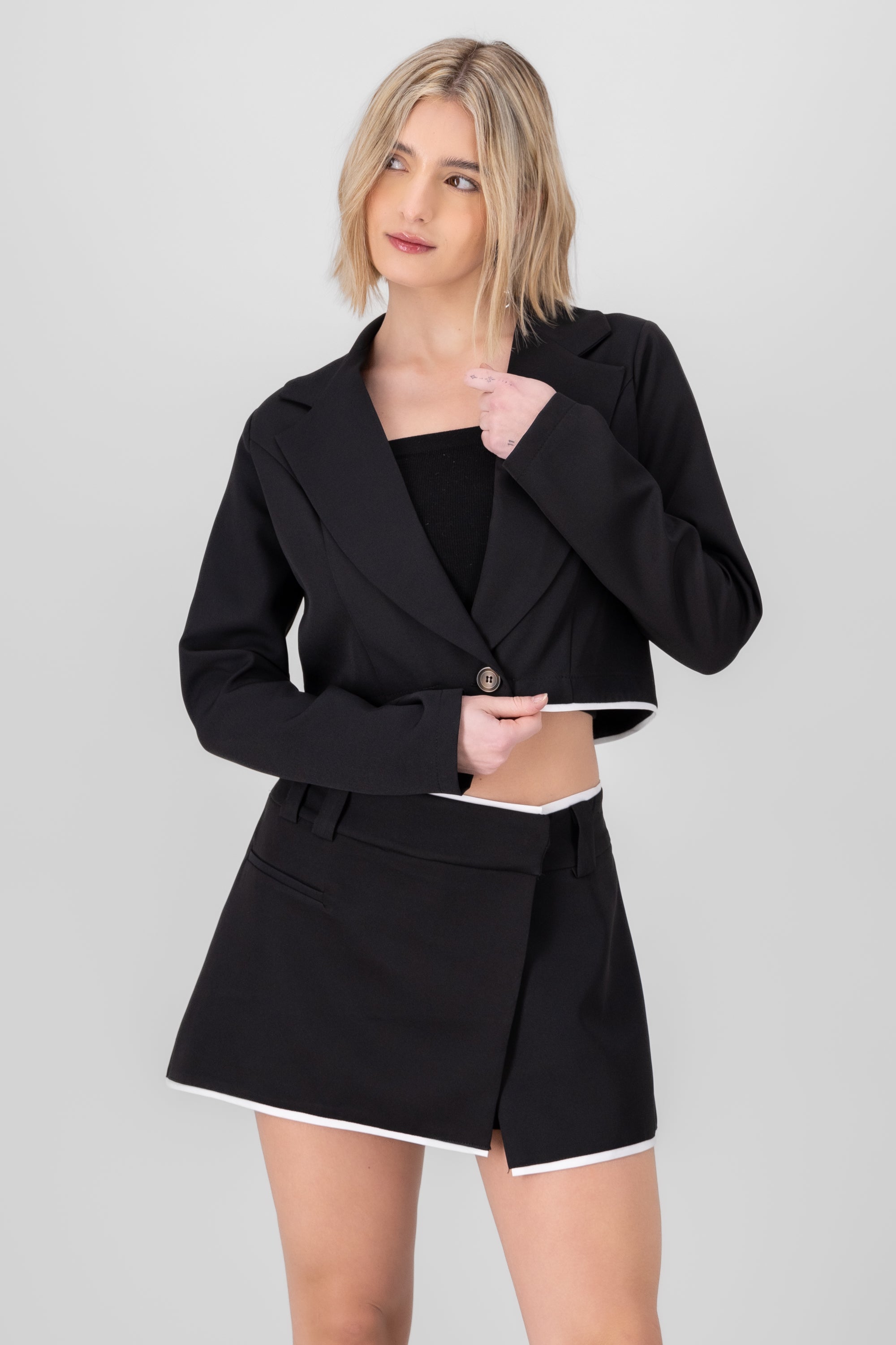 Saco crop detalle constraste NEGRO