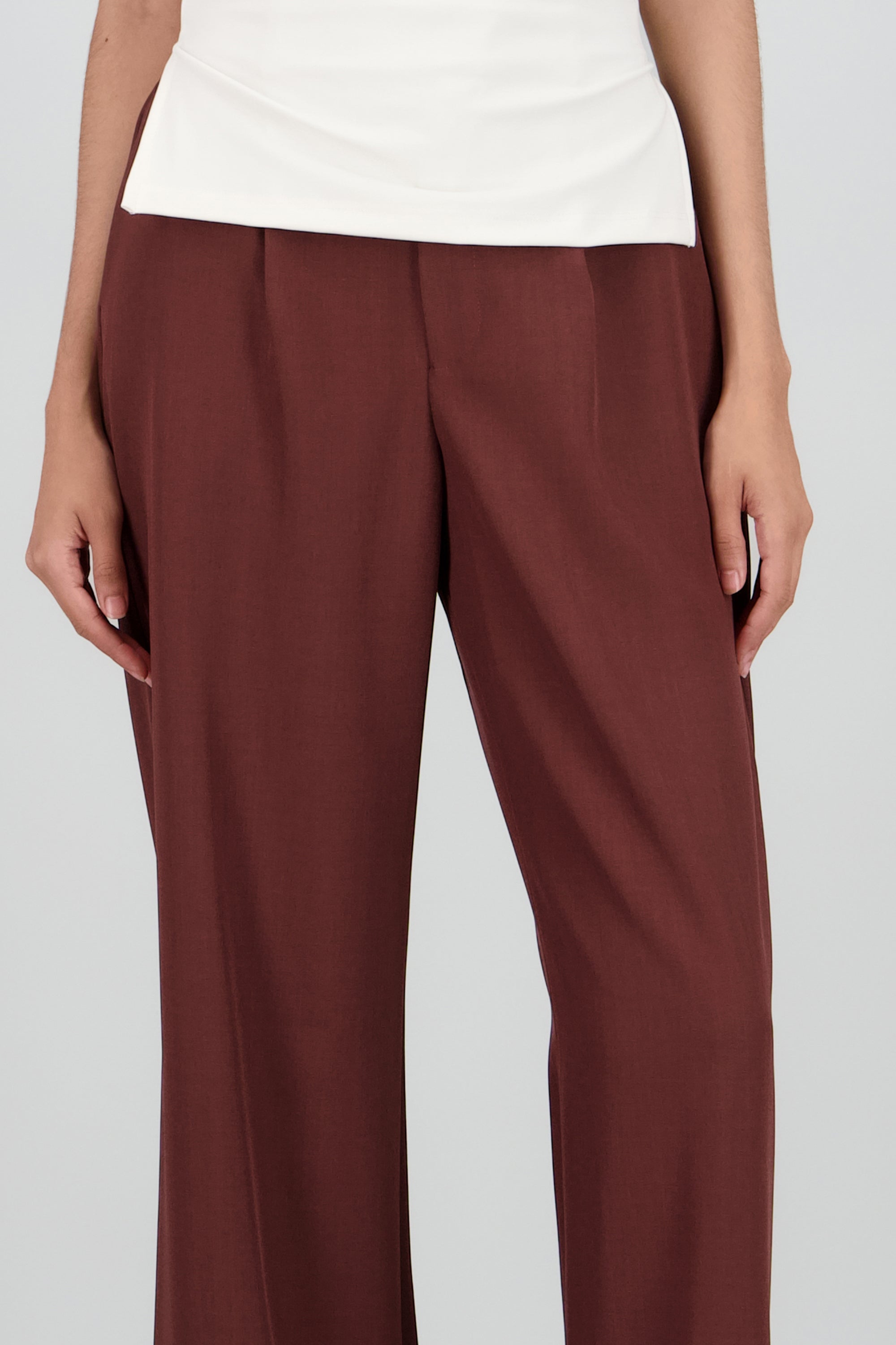 Pantalon pinzas amplio CHOCOLATE