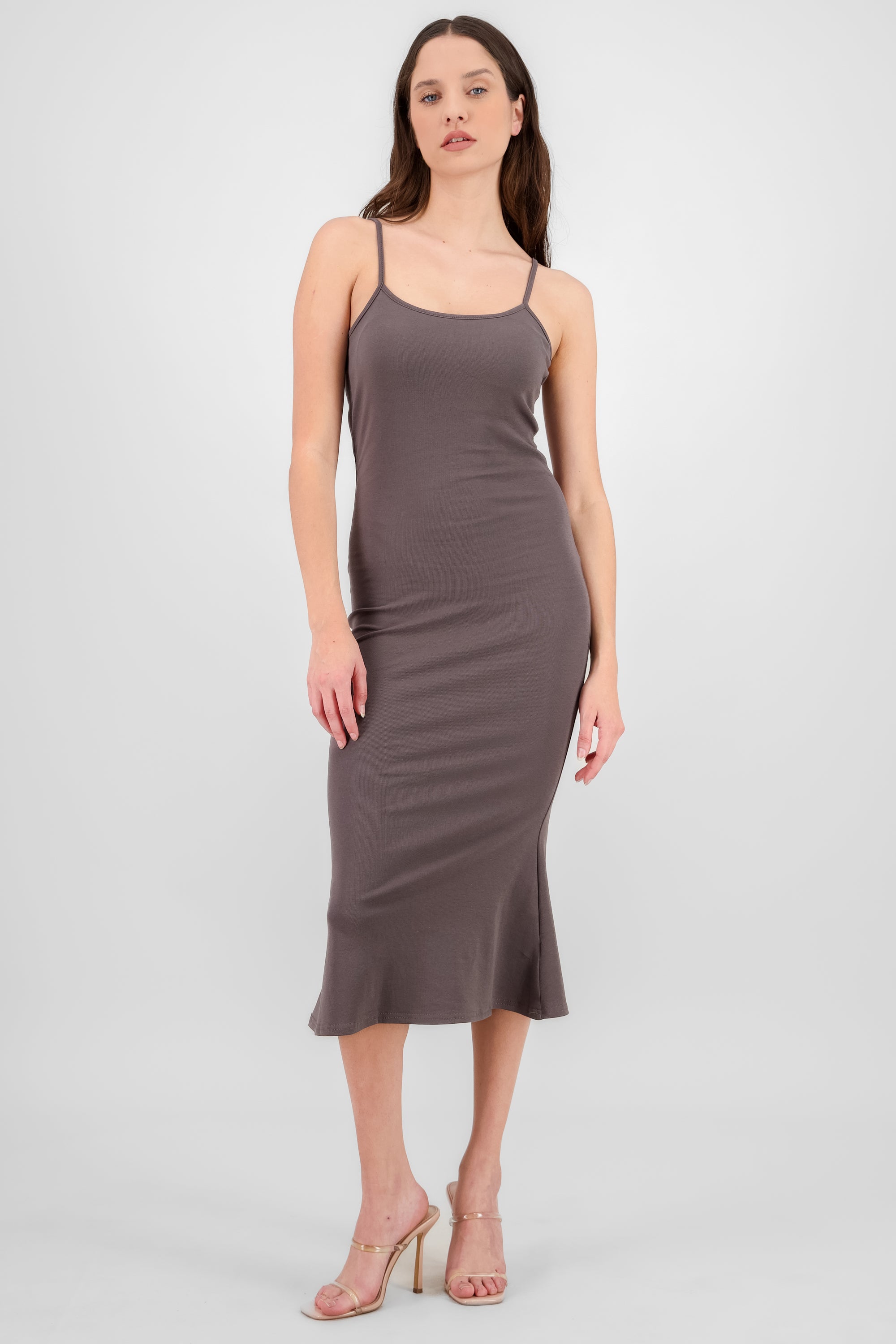 Vestido midi con copas