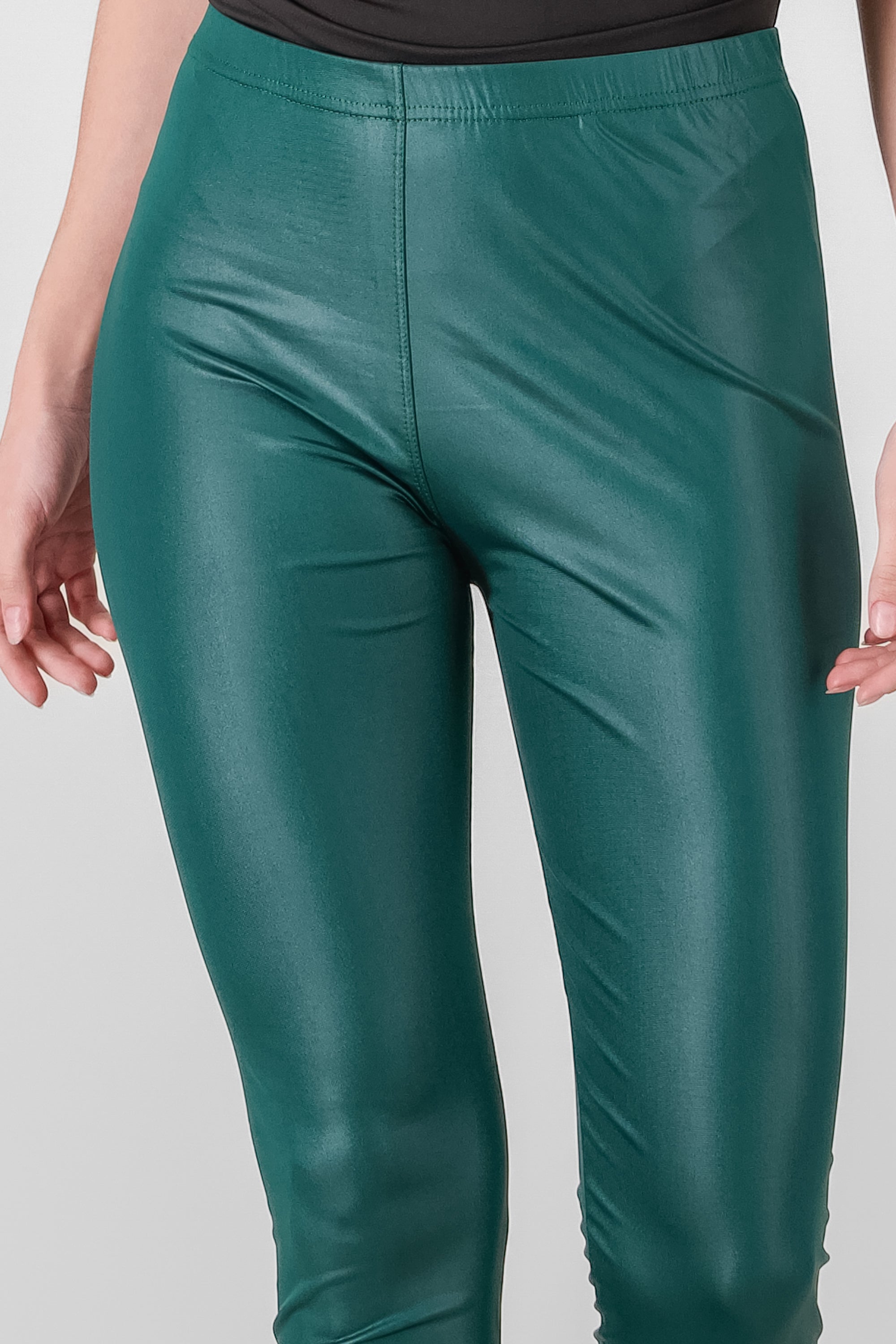 Pantalones pegados tipo piel VERDE