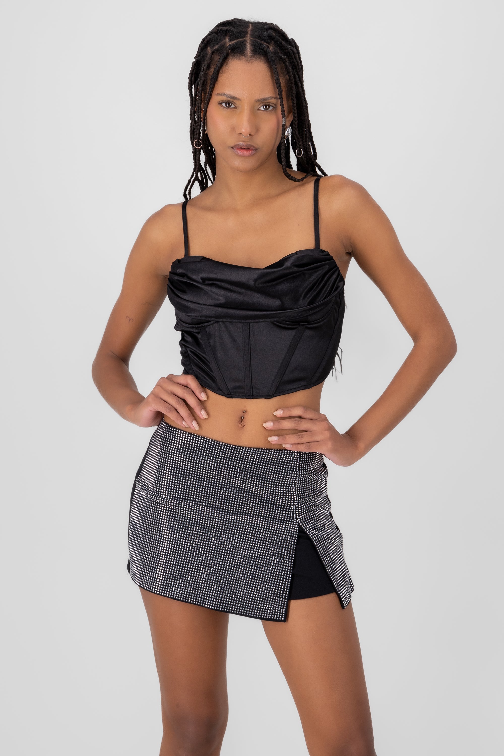 Corset con pliegues cuello cascada liso