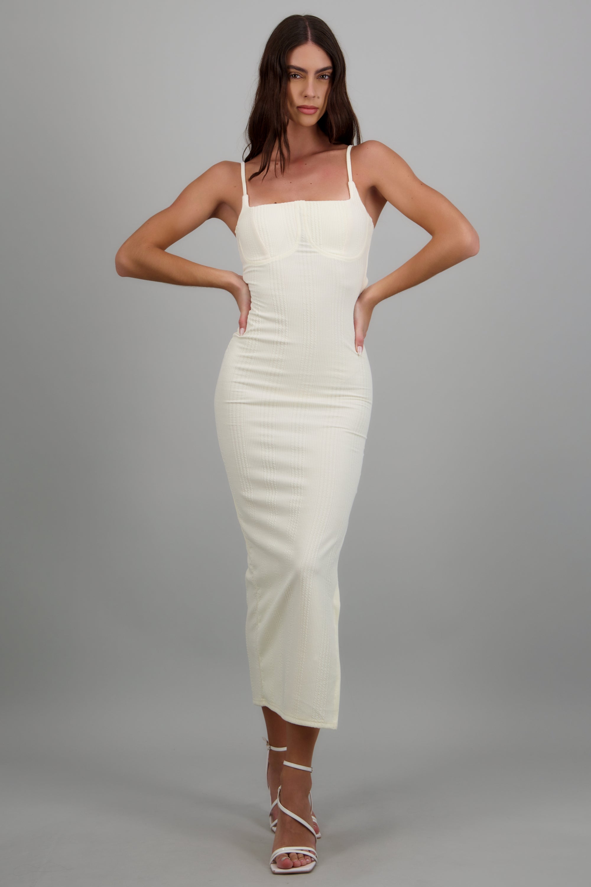 Vestido maxi copa textura CREMA