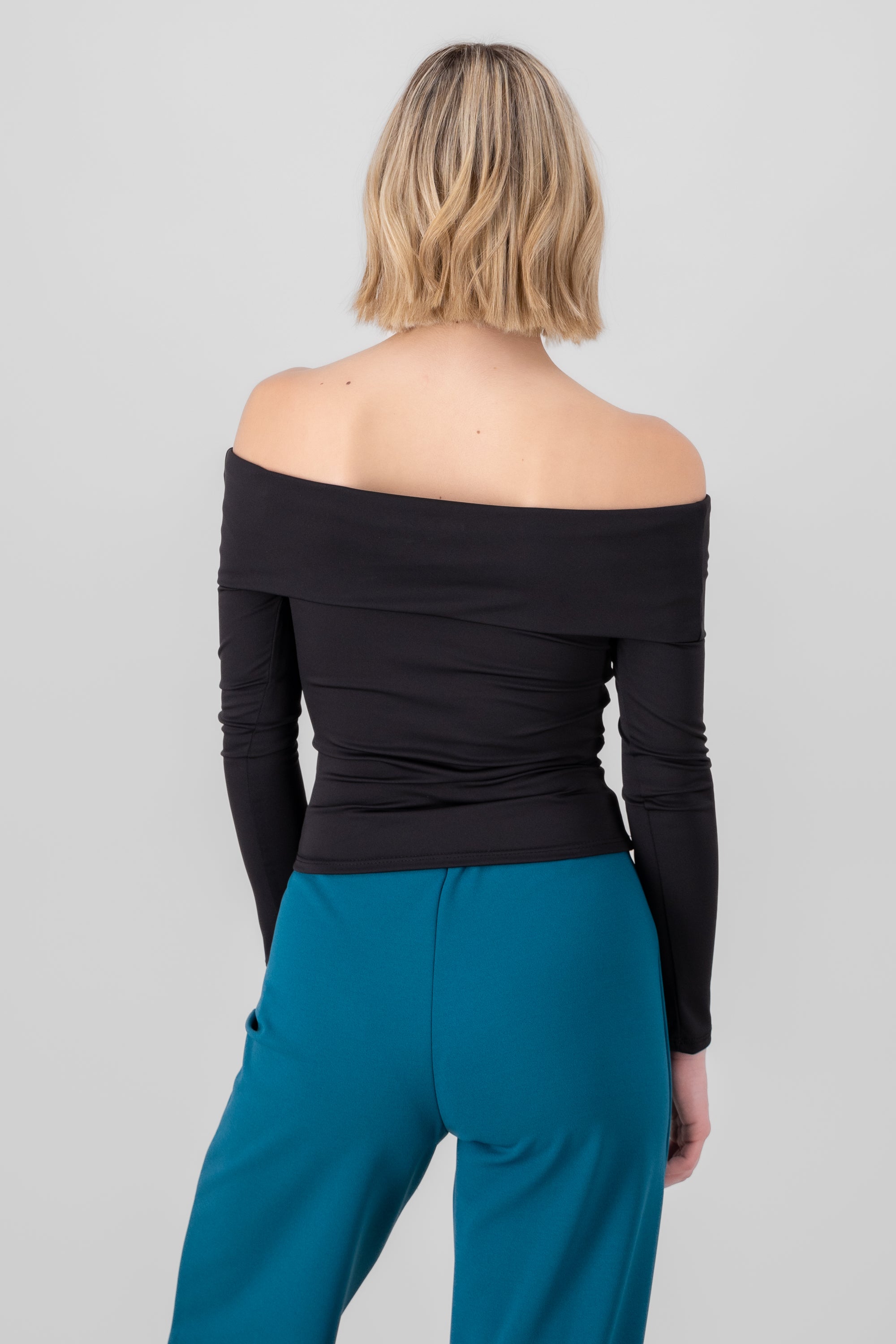 Top off shoulder liso NEGRO