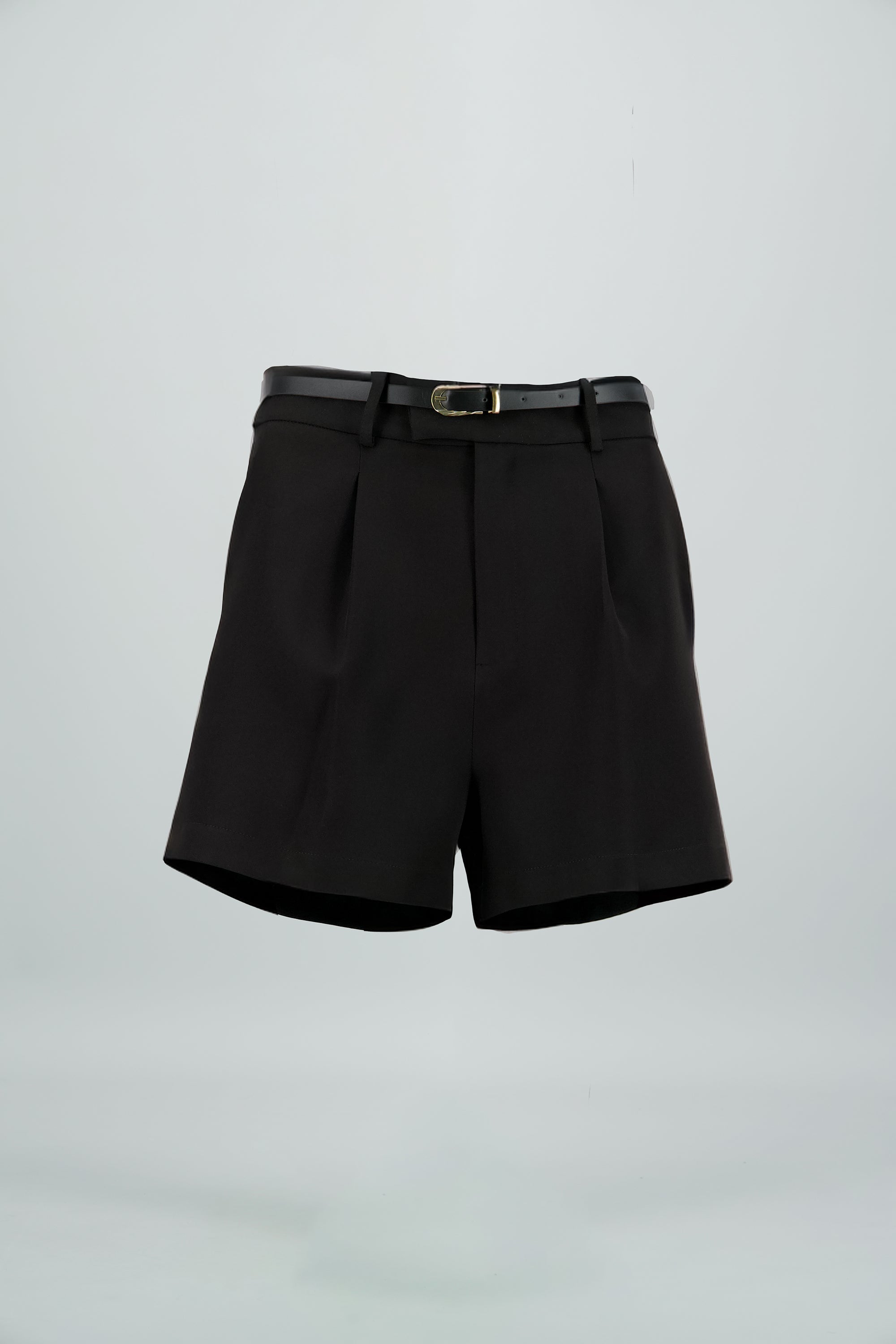 Shorts con pinza y cinturon hypsters NEGRO