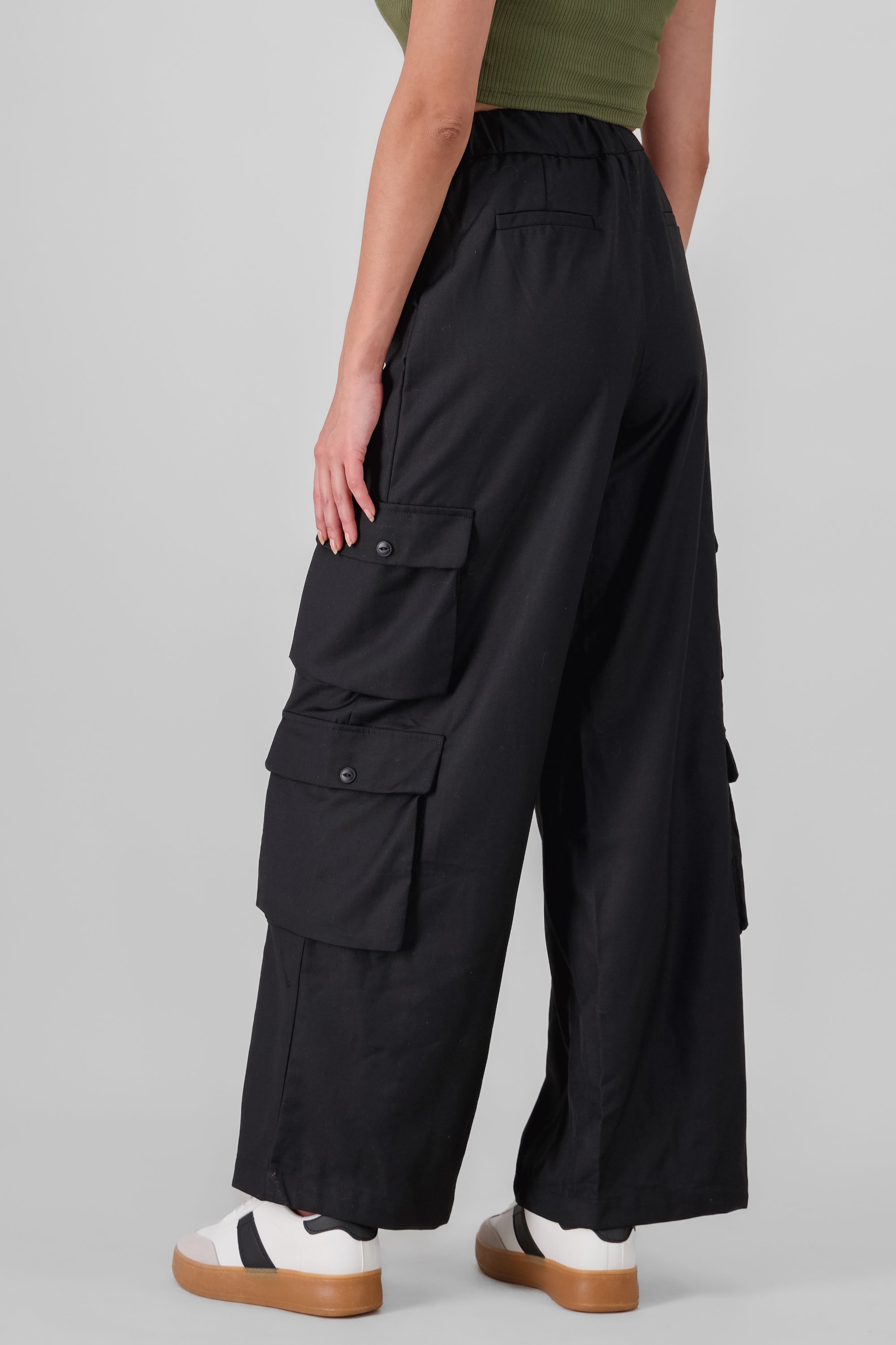 Pantalon cargo detalle cinturon NEGRO