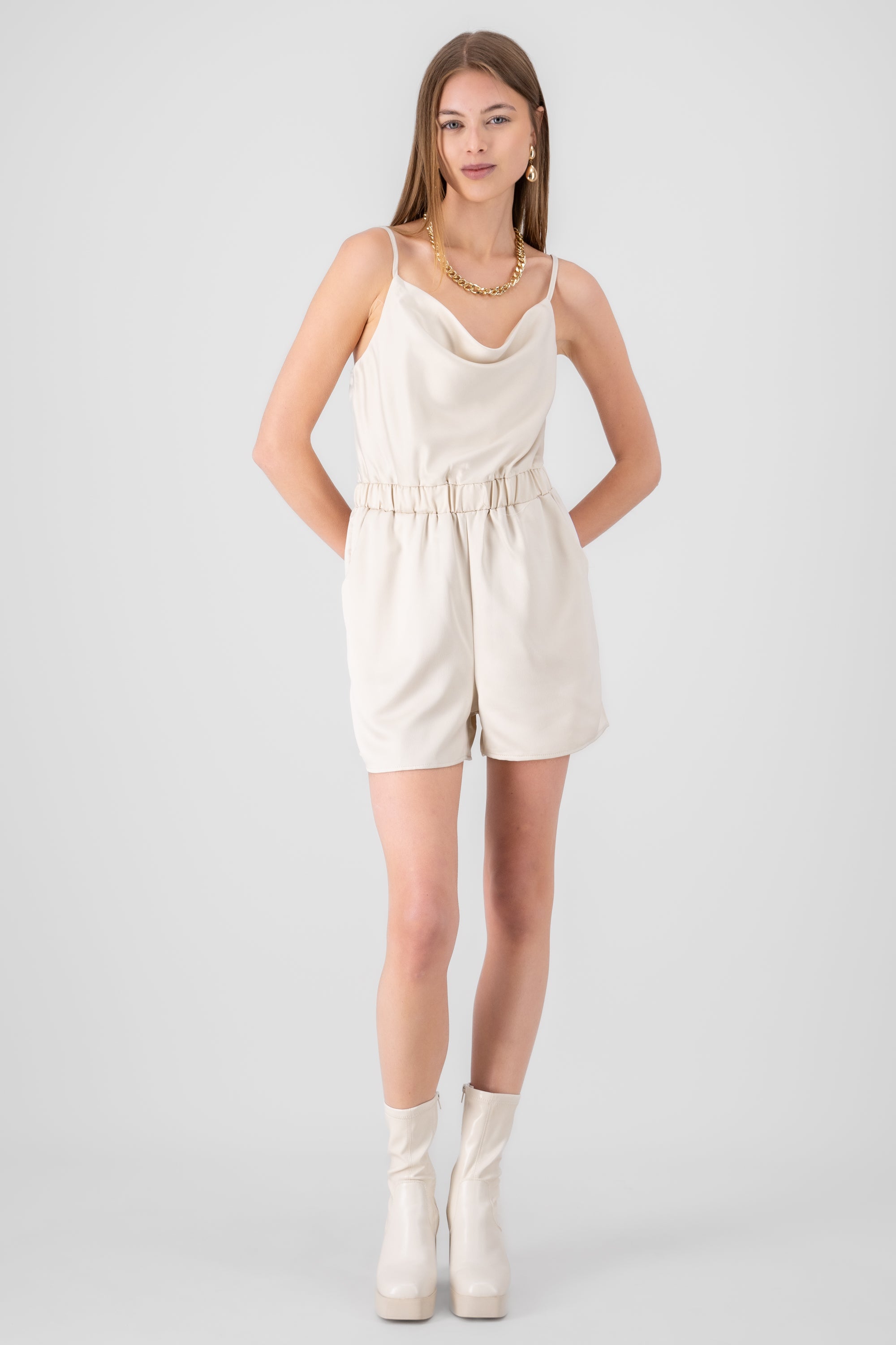 Romper satin con cuello cascada CREMA