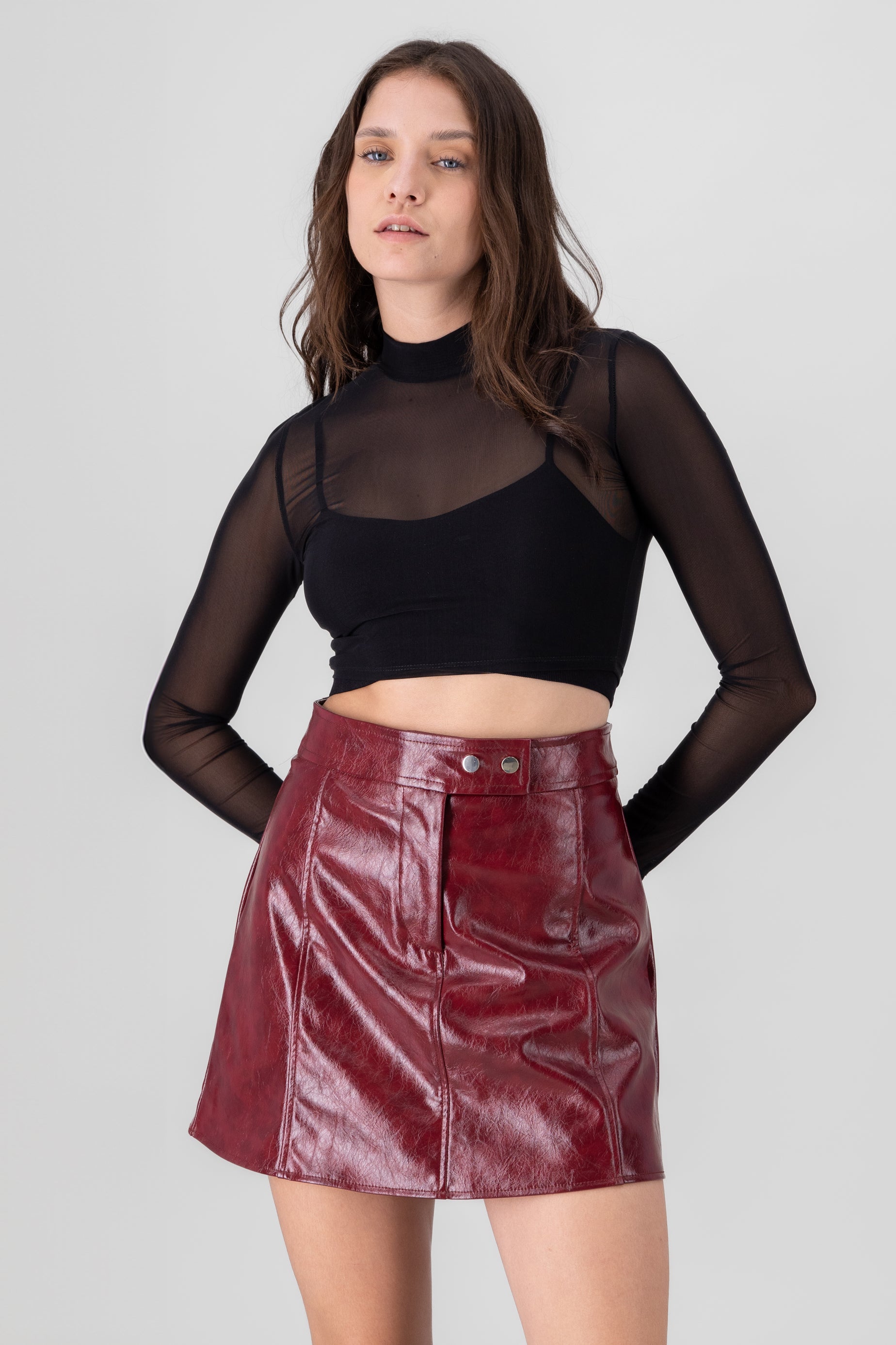 Top cropped de mesh liso NEGRO