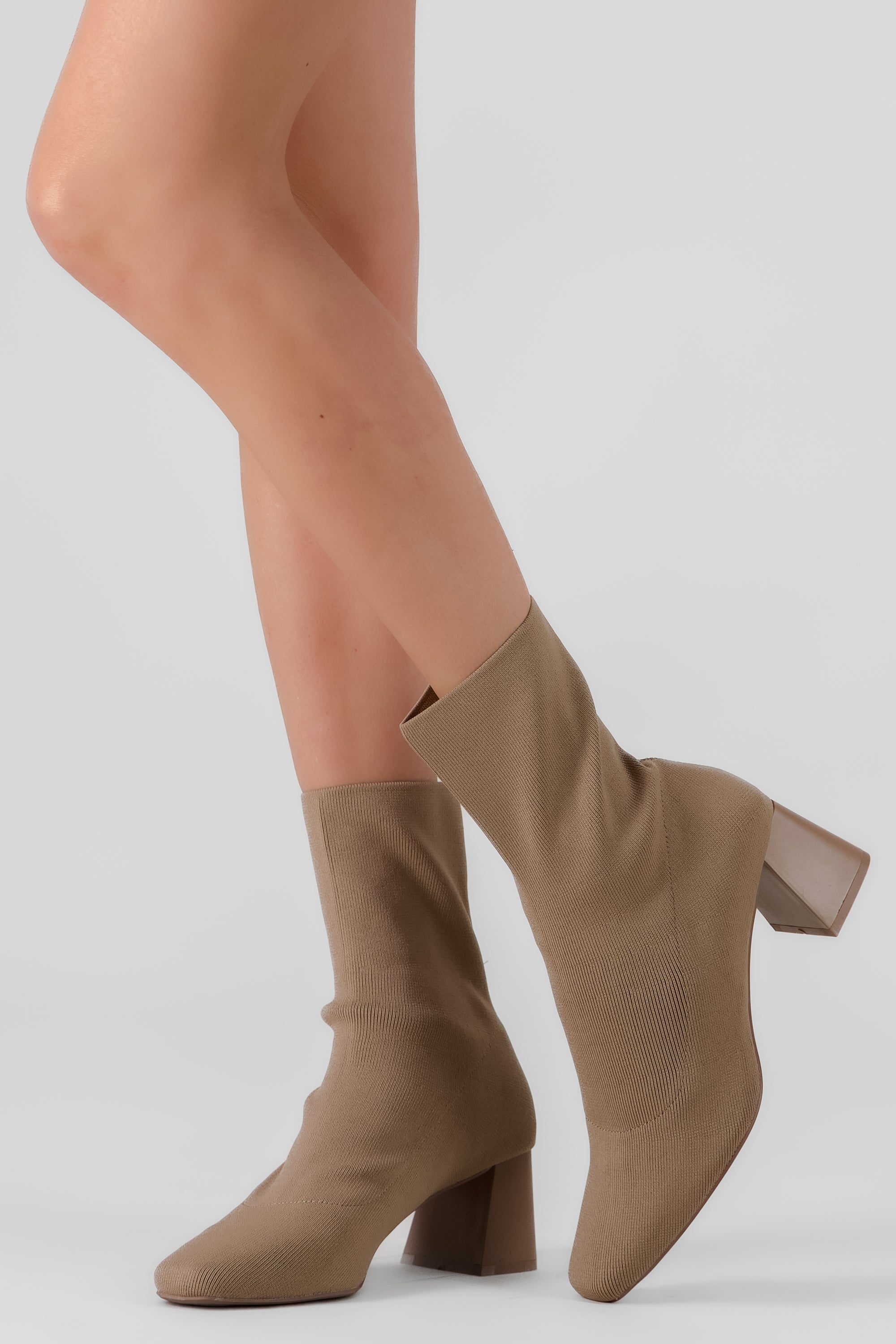 BOTIN TEJIDO TACON BLOQUE TAUPE