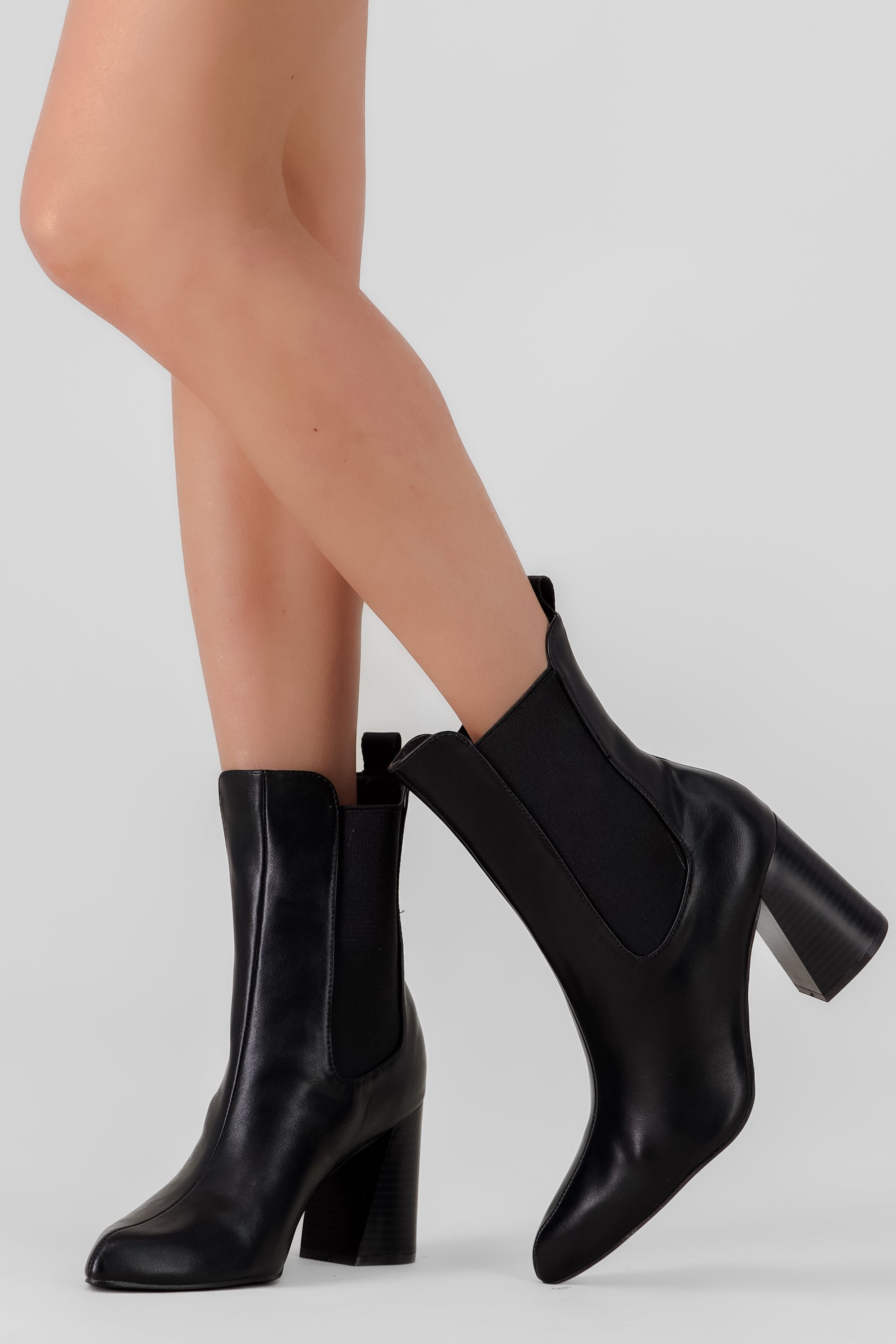 BOTIN POINTY CHELSEA NEGRO